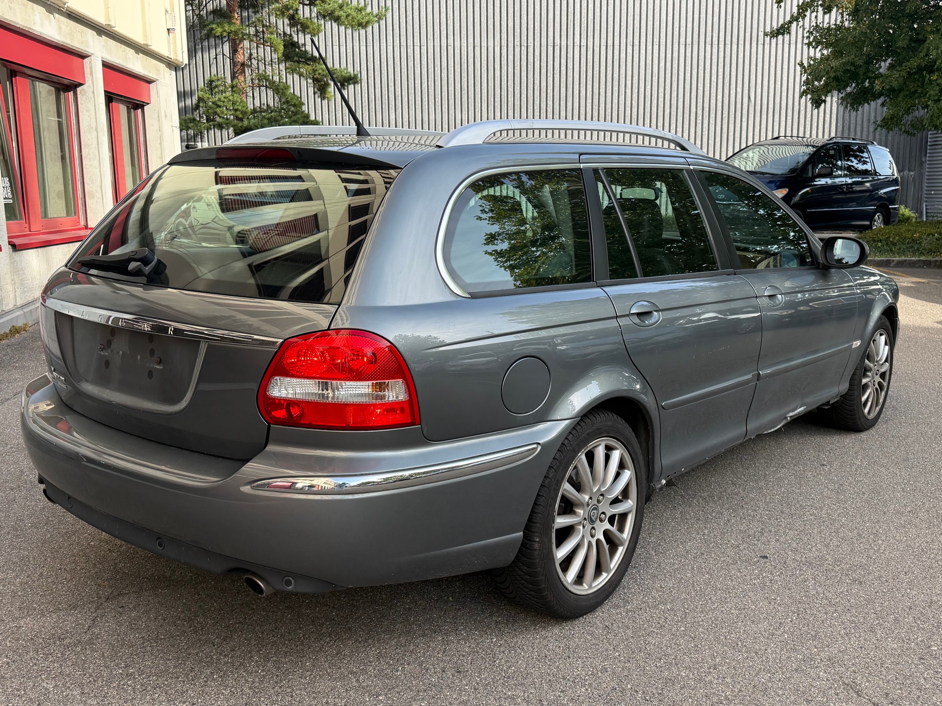 JAGUAR X-Type Estate 3.0 V6 Traction4 Executive-image-3