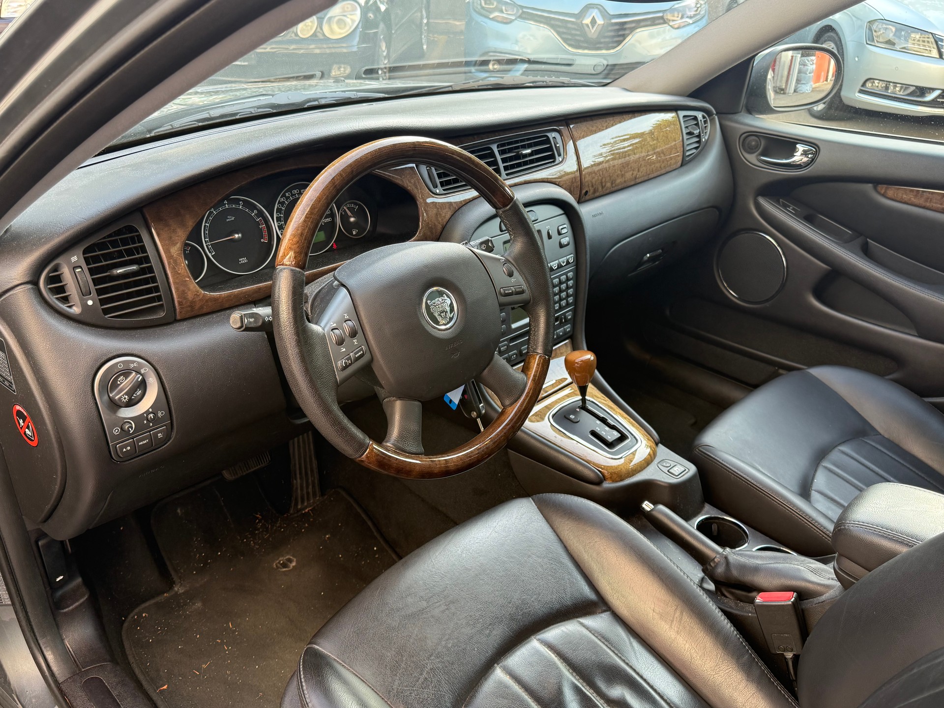 JAGUAR X-Type Estate 3.0 V6 Traction4 Executive-image-7