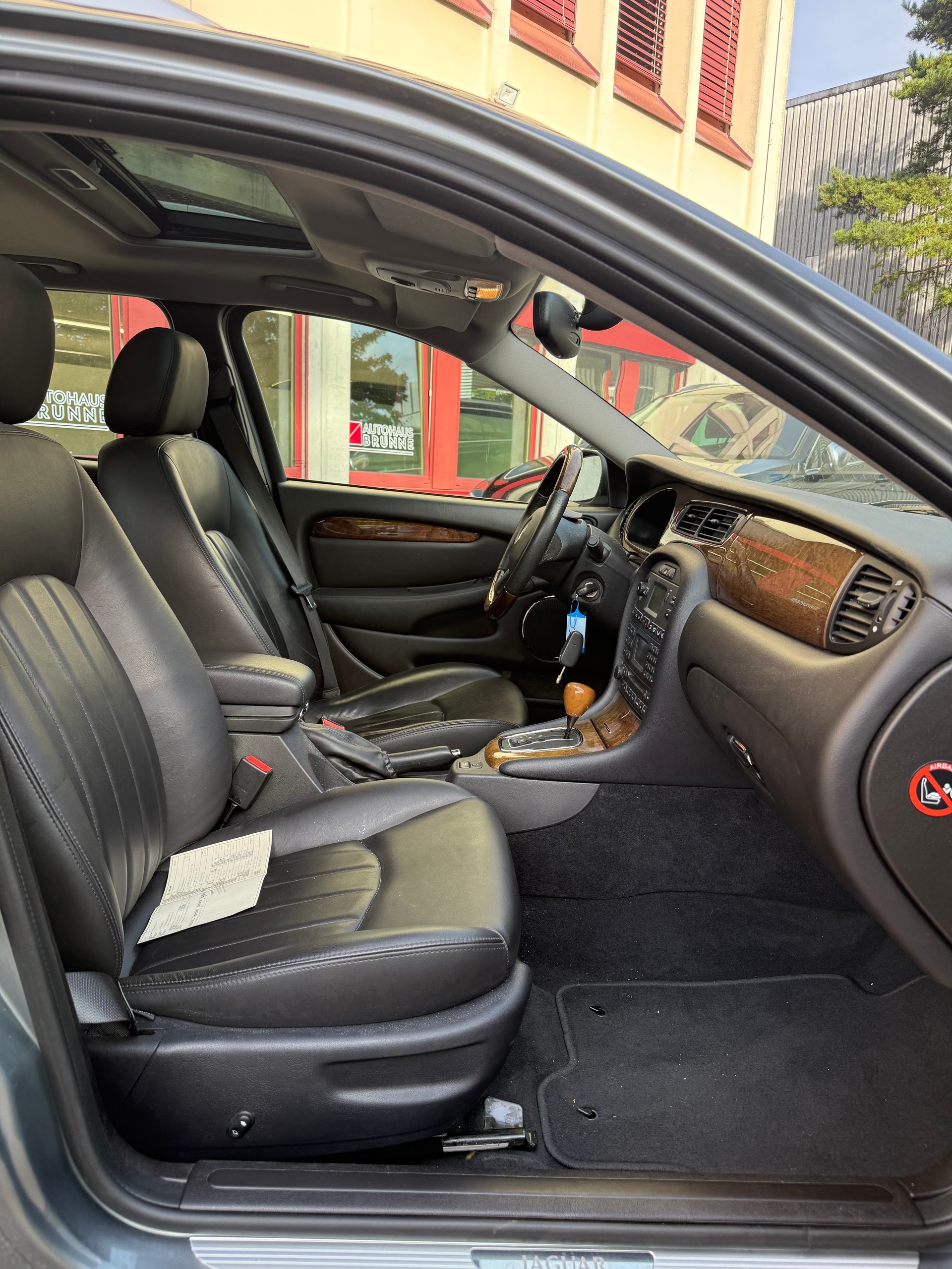 JAGUAR X-Type Estate 3.0 V6 Traction4 Executive-image-9