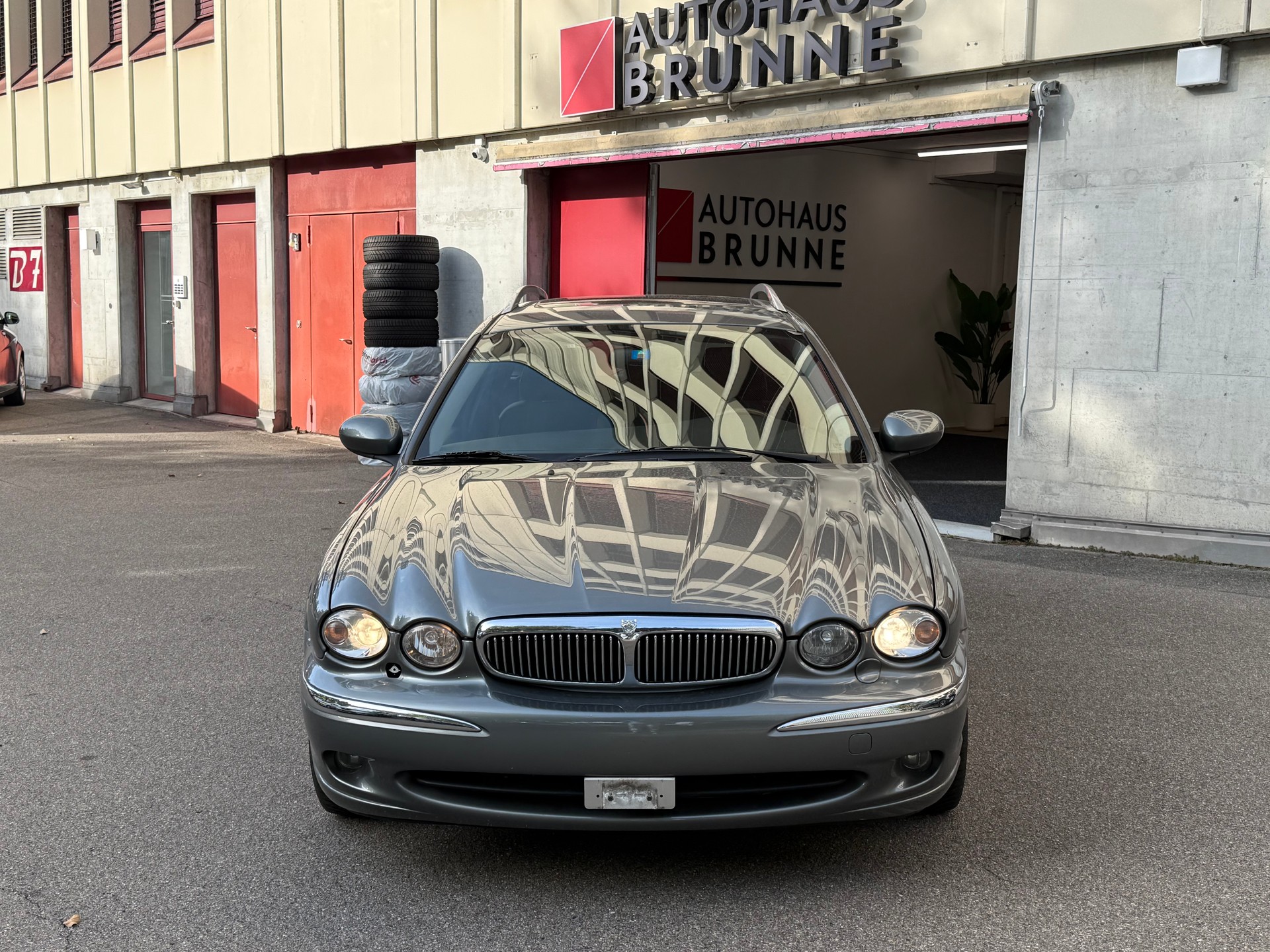 JAGUAR X-Type Estate 3.0 V6 Traction4 Executive-image-1