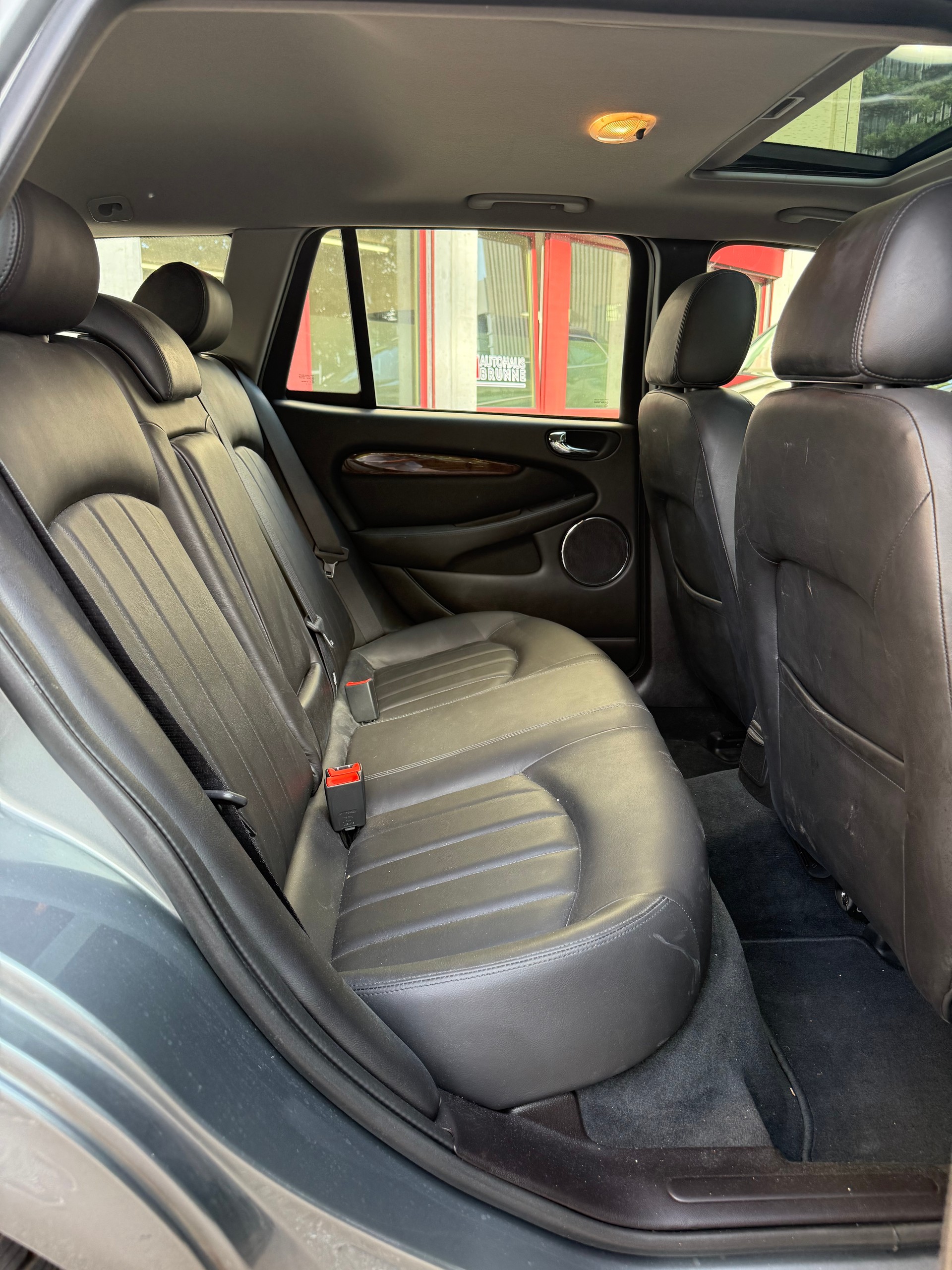 JAGUAR X-Type Estate 3.0 V6 Traction4 Executive-image-10