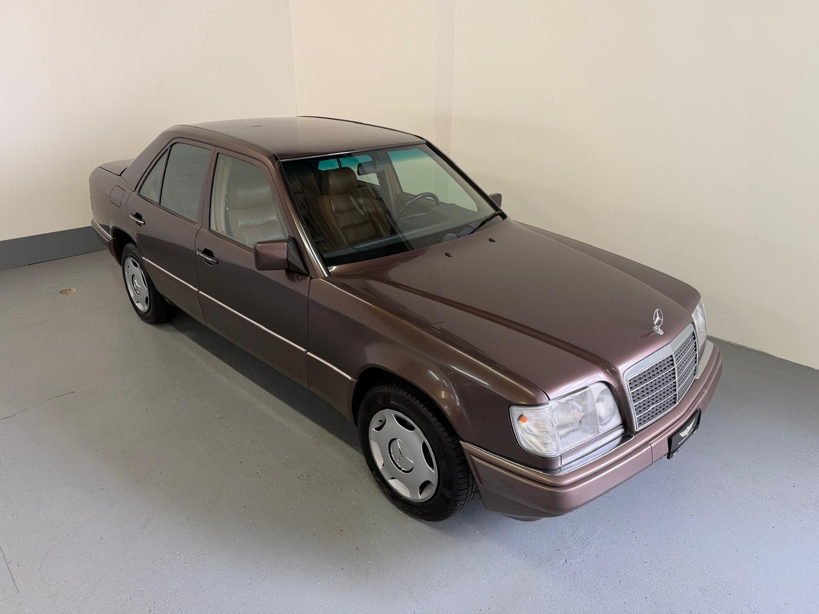 MERCEDES-BENZ 300 E 4matic-image-0
