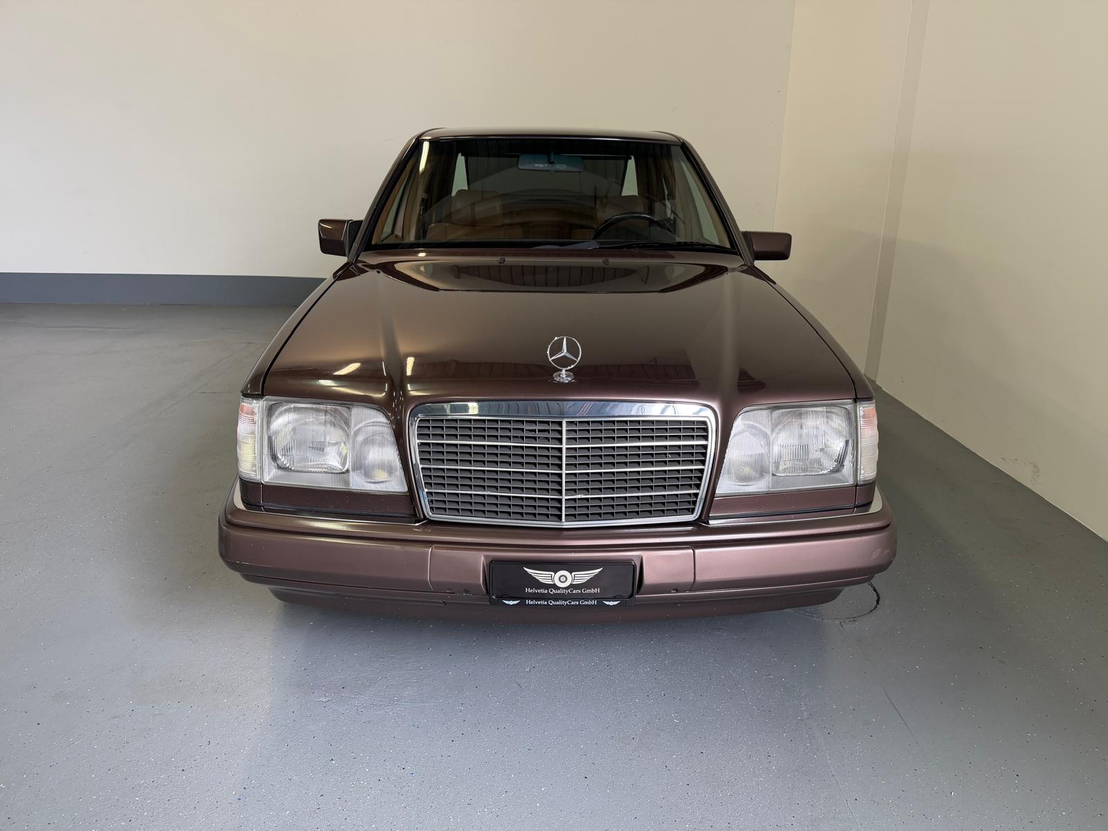 MERCEDES-BENZ 300 E 4matic-image-4