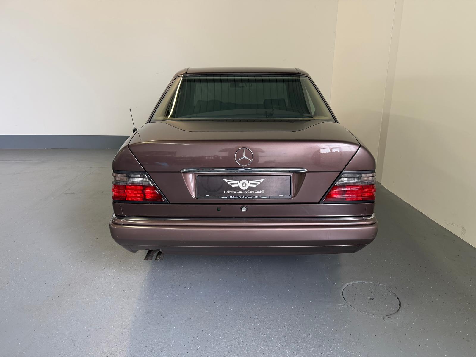MERCEDES-BENZ 300 E 4matic-image-11