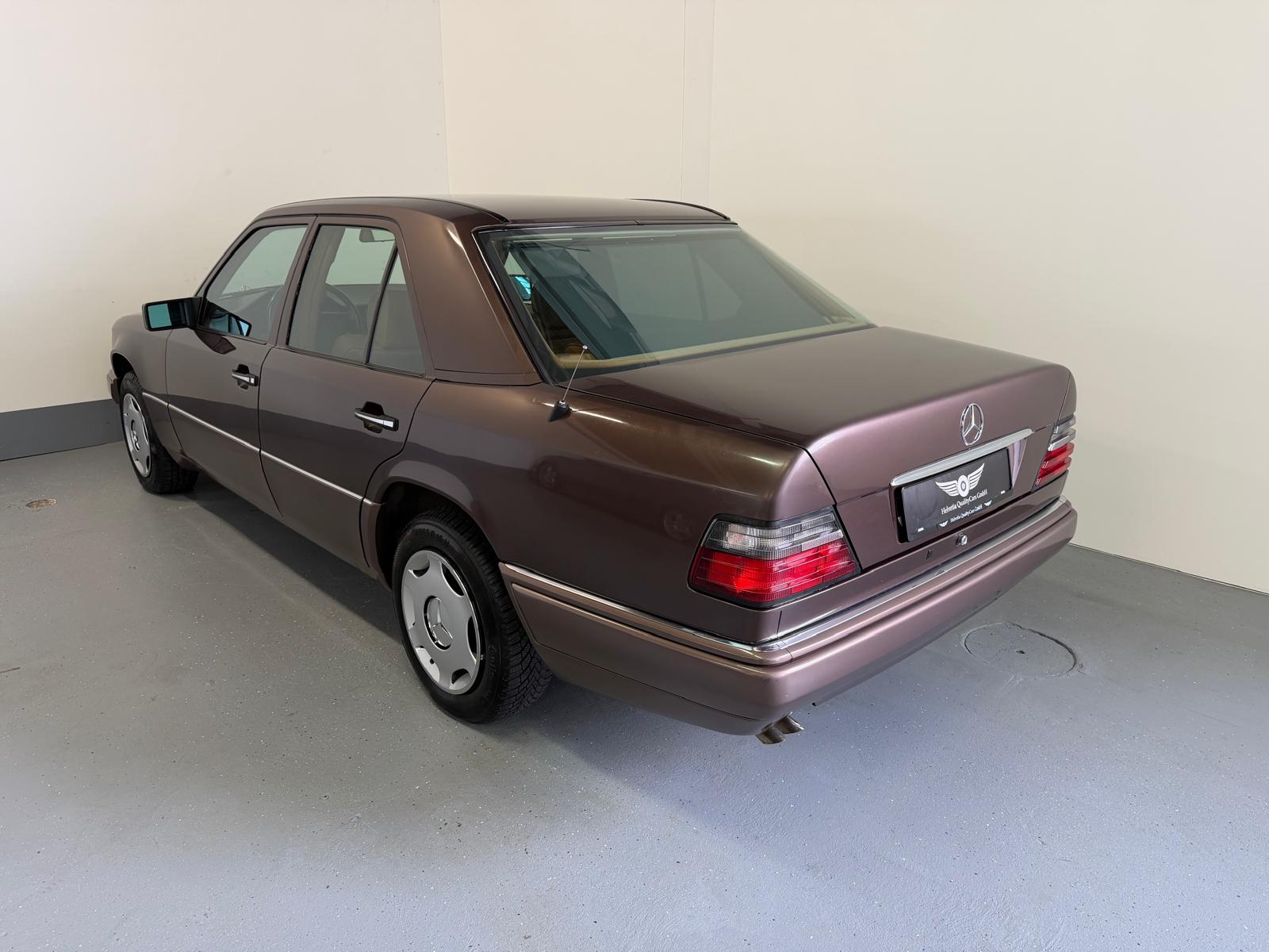 MERCEDES-BENZ 300 E 4matic-image-8