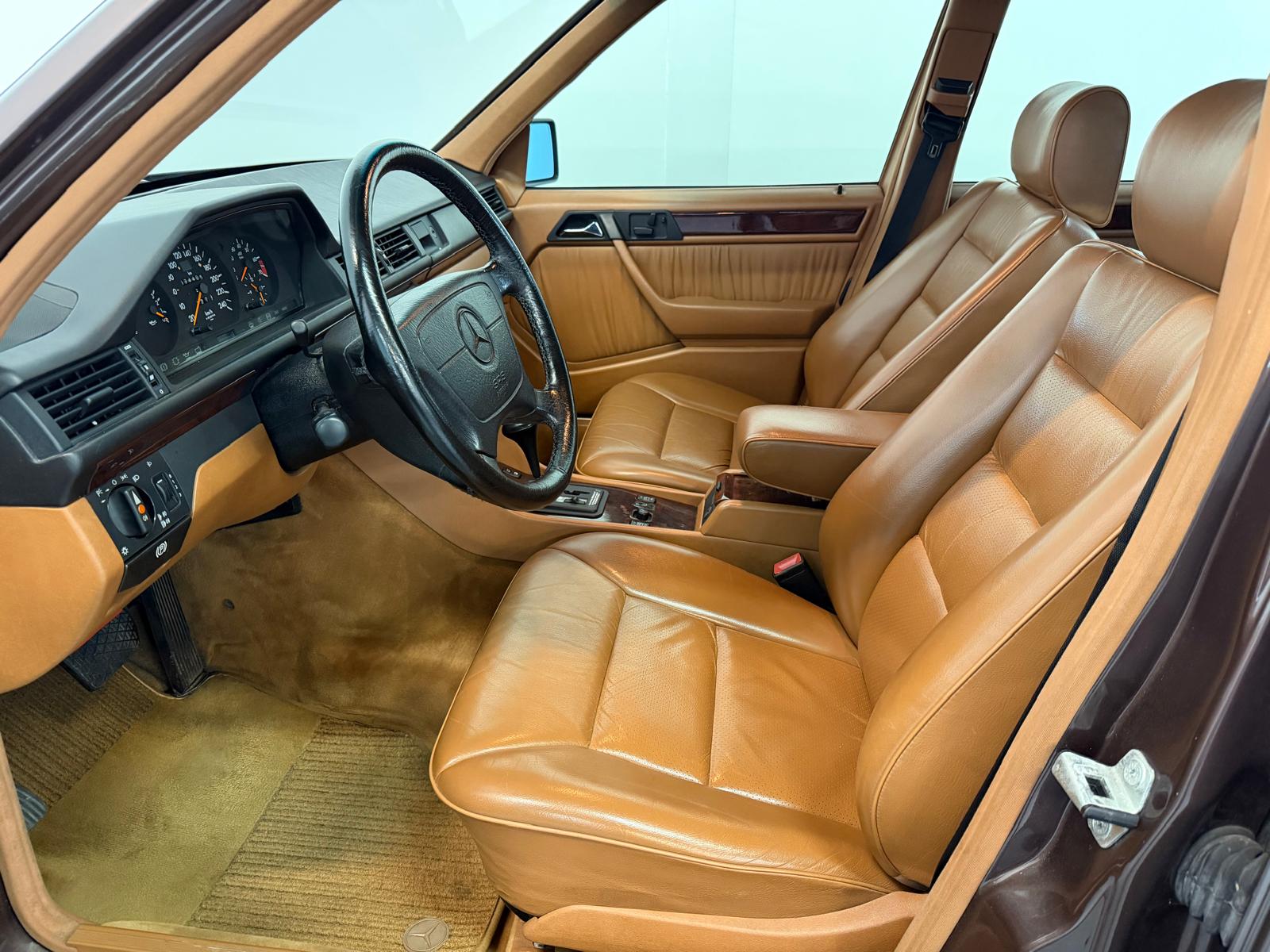 MERCEDES-BENZ 300 E 4matic-image-15