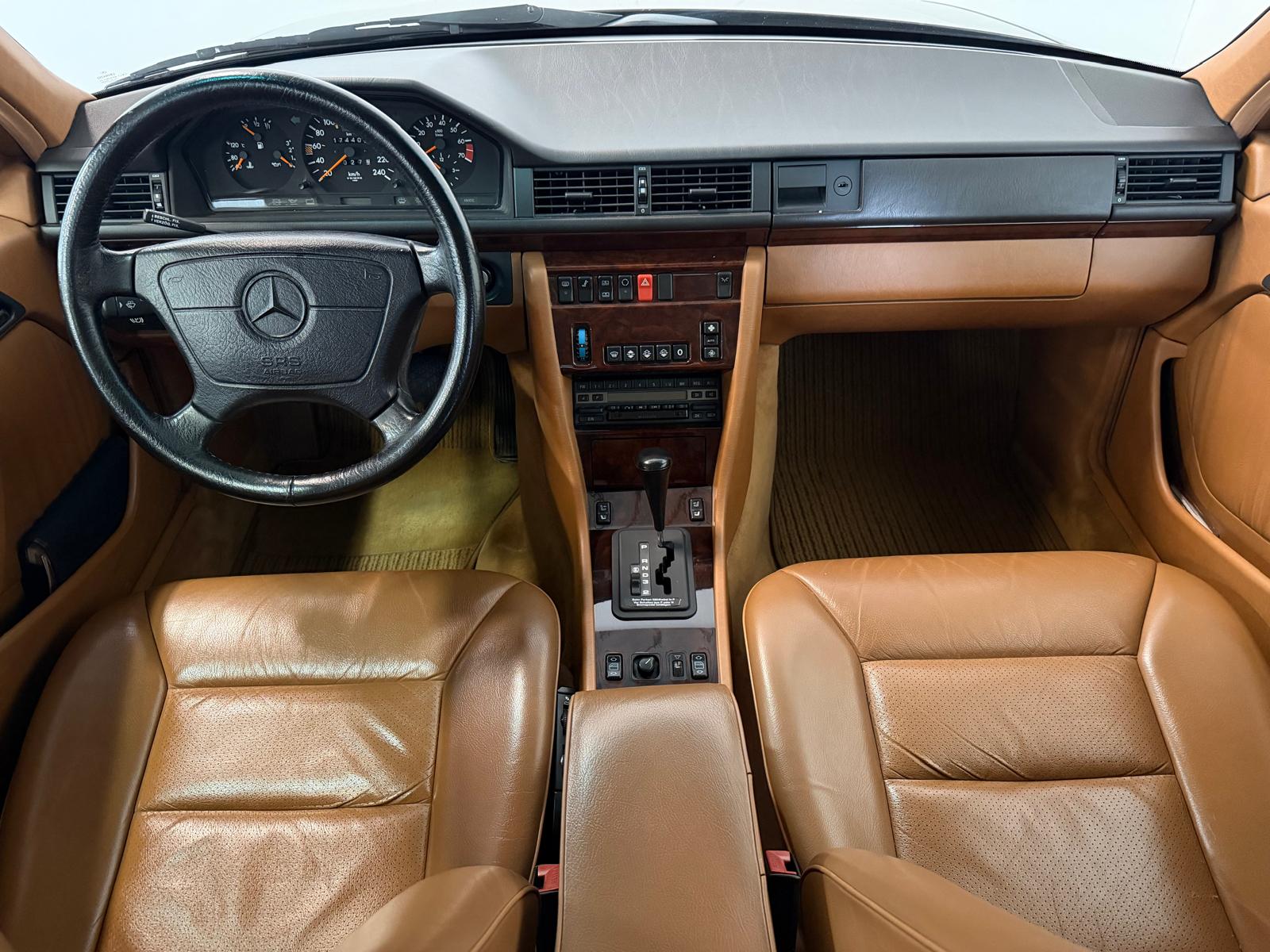 MERCEDES-BENZ 300 E 4matic-image-13