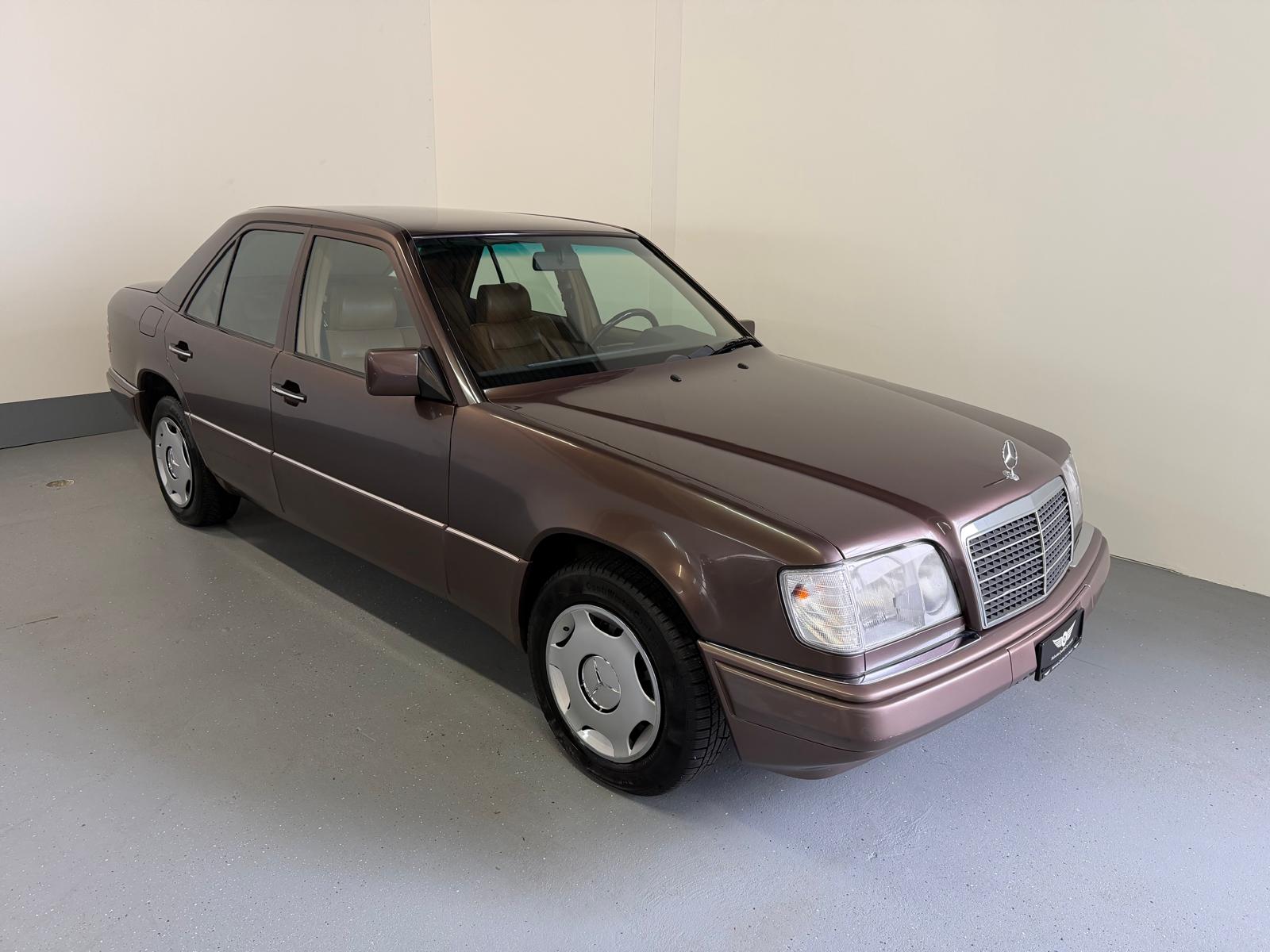 MERCEDES-BENZ 300 E 4matic-image-1