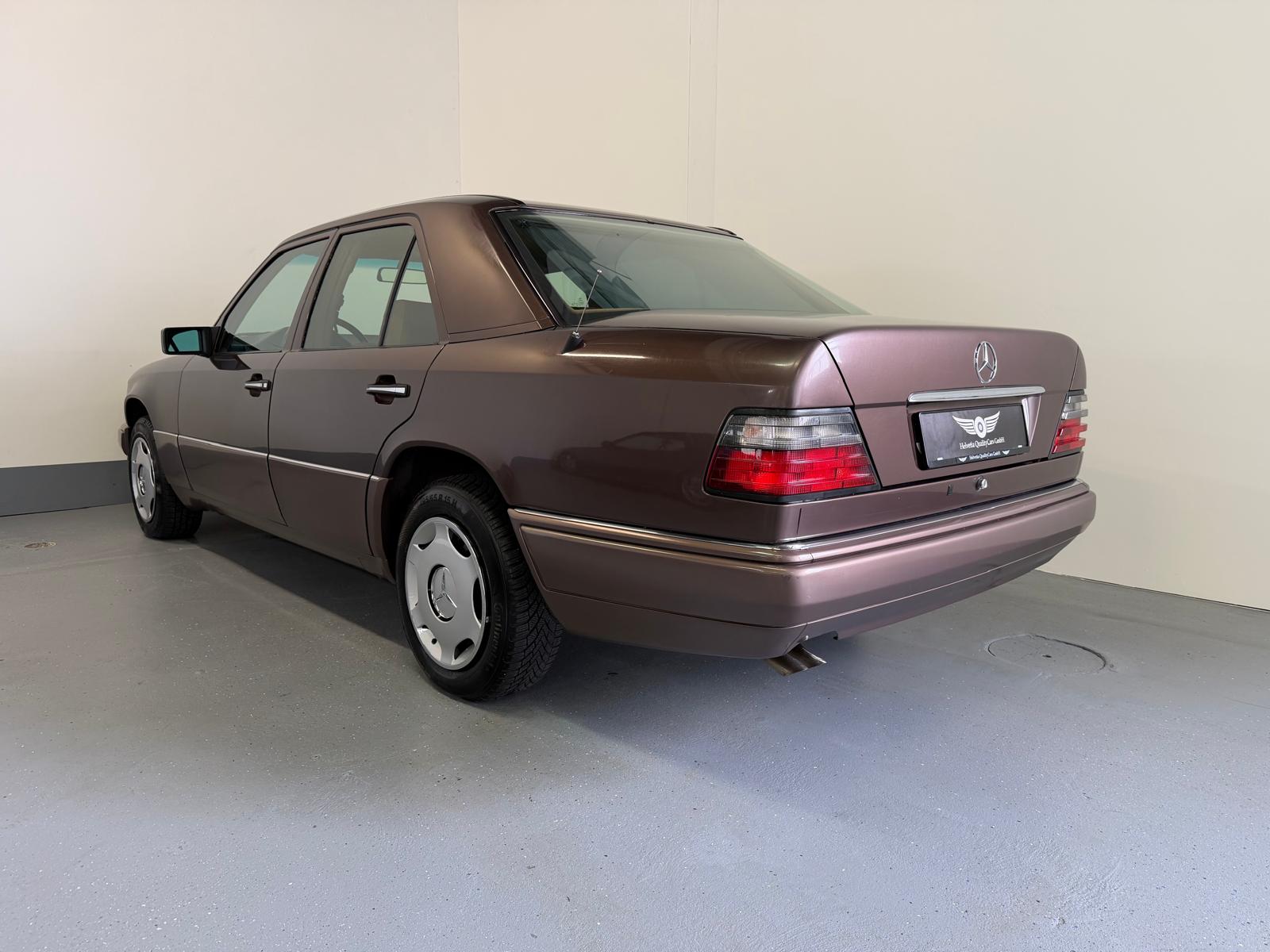 MERCEDES-BENZ 300 E 4matic-image-9