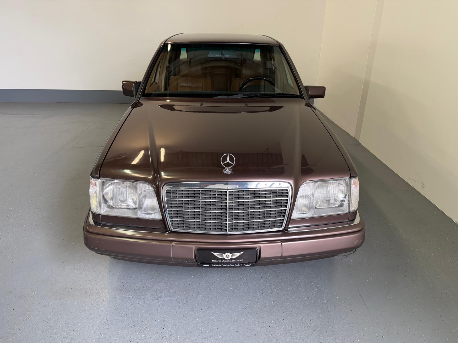 MERCEDES-BENZ 300 E 4matic-image-3