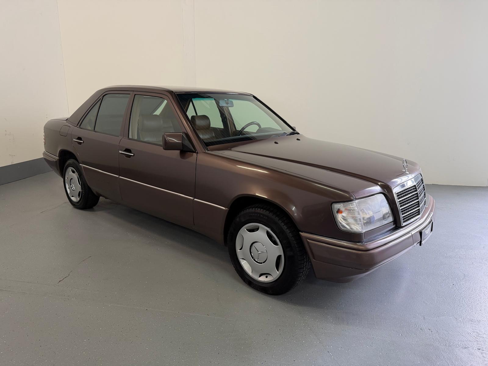 MERCEDES-BENZ 300 E 4matic-image-2