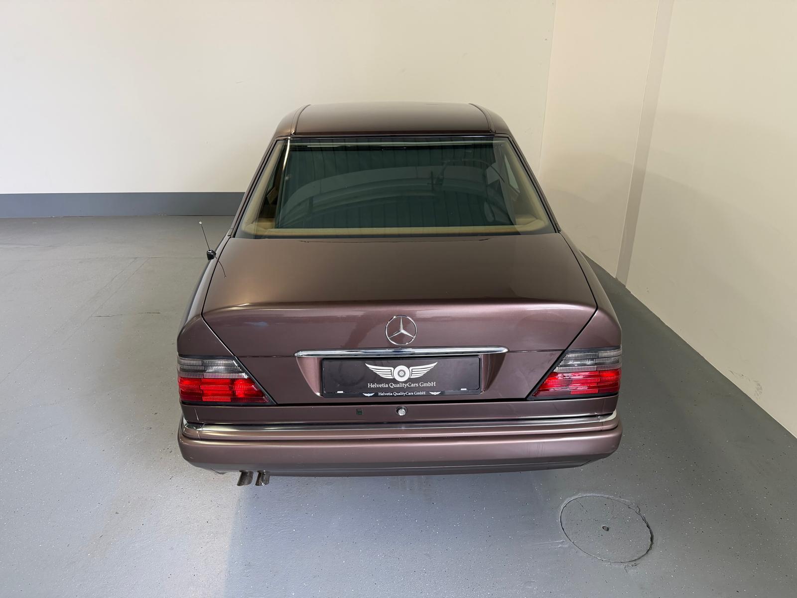 MERCEDES-BENZ 300 E 4matic-image-10