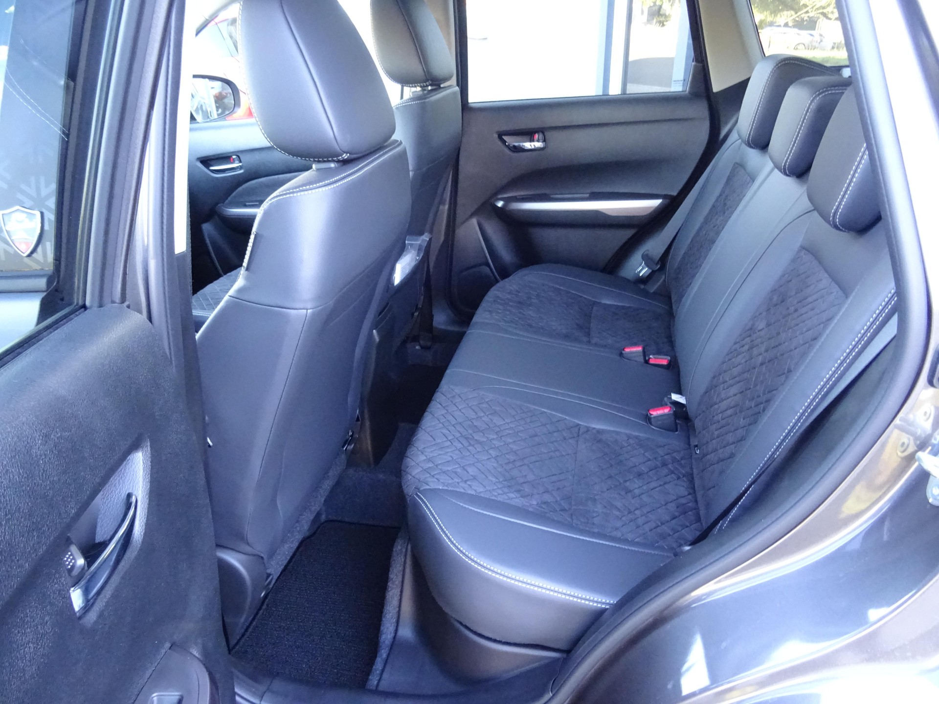 SUZUKI Vitara 1.4 T Piz Sulai Top Hybrid 4x4-image-6