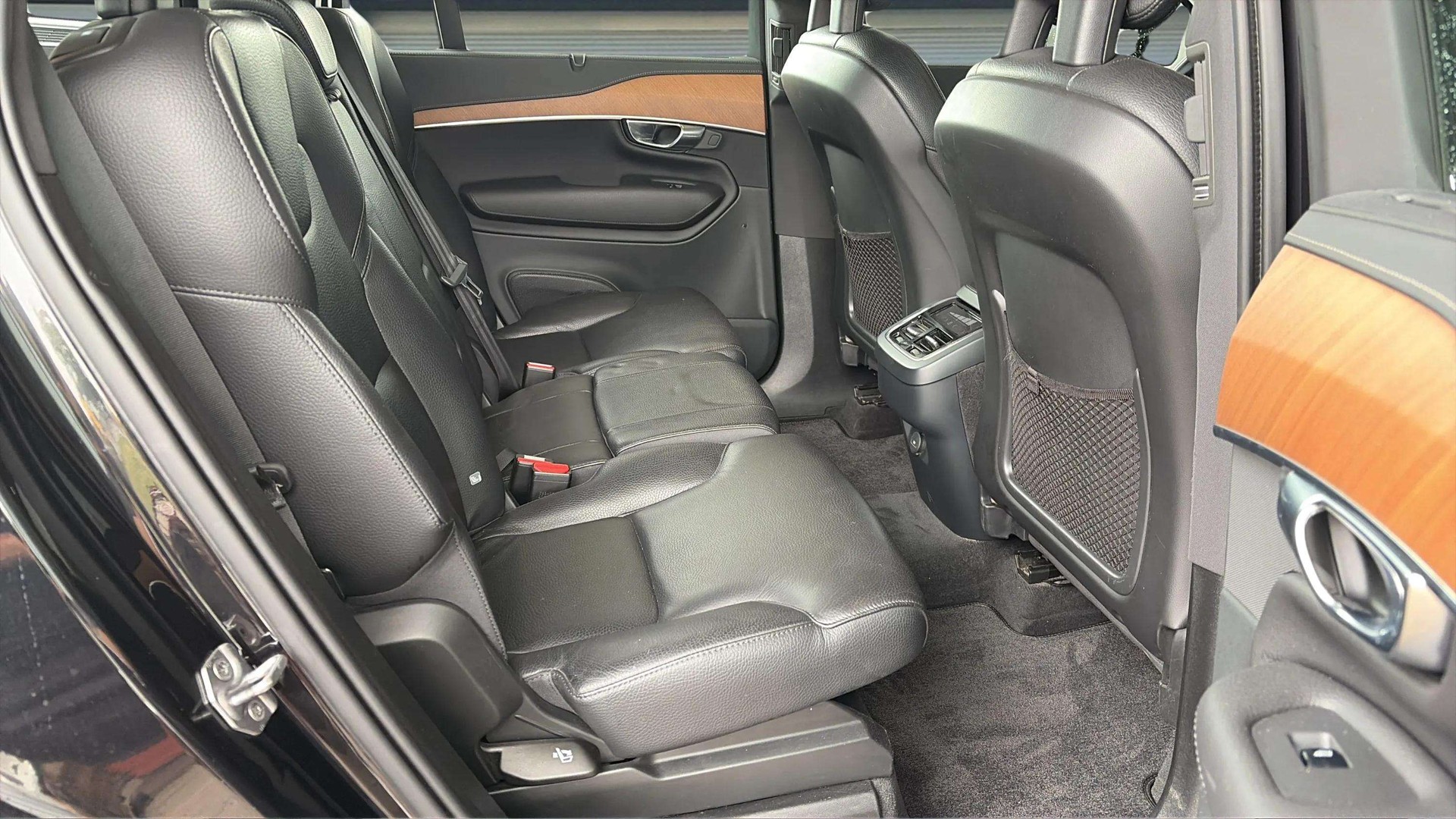 VOLVO XC90 B6 Benzin Mild Hybrid AWD Inscription Geartronic mit AHK + Panoramadach mit Werksgarantie & Gratisservice-image-13