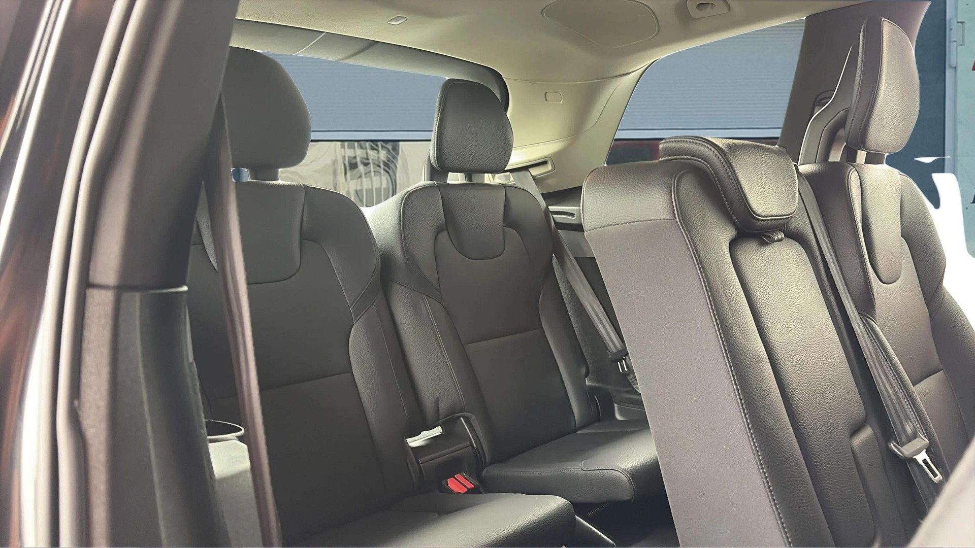 VOLVO XC90 B6 Benzin Mild Hybrid AWD Inscription Geartronic mit AHK + Panoramadach mit Werksgarantie & Gratisservice-image-15