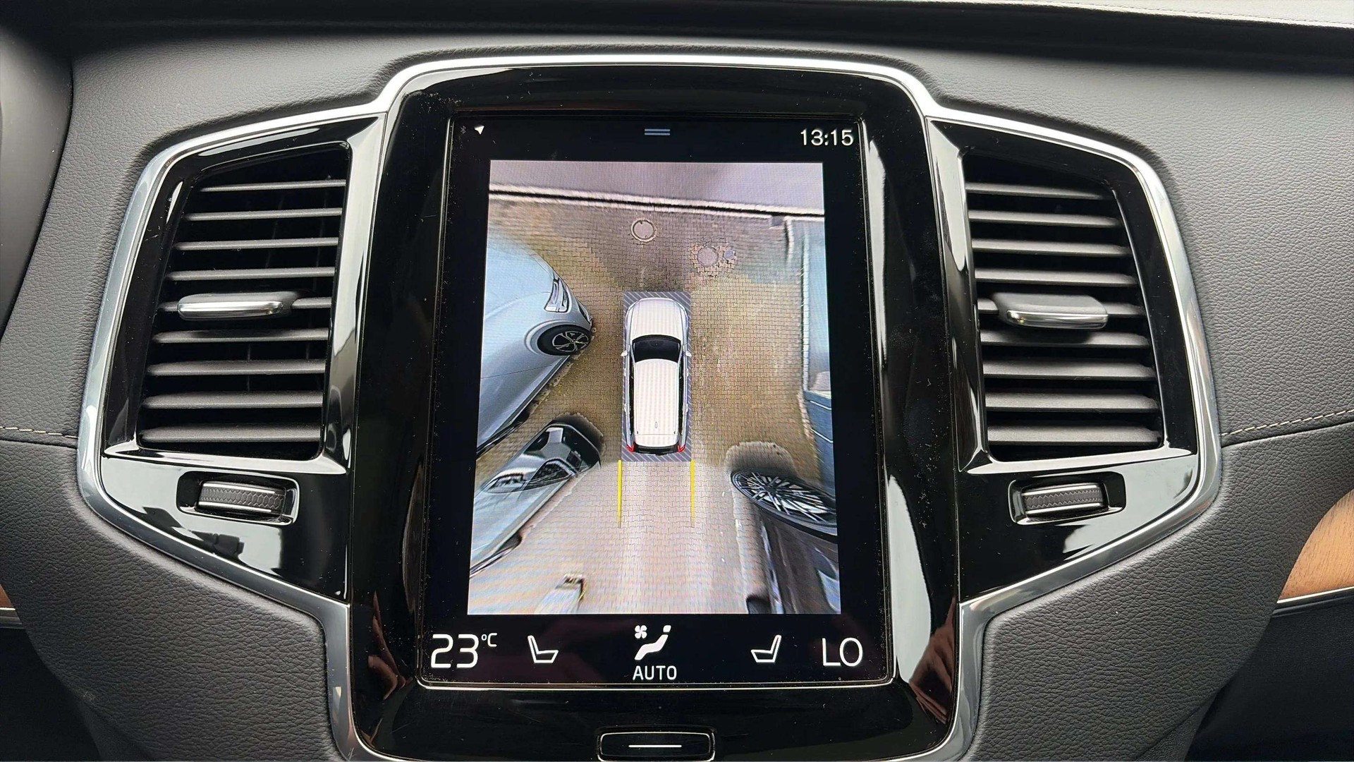 VOLVO XC90 B6 Benzin Mild Hybrid AWD Inscription Geartronic mit AHK + Panoramadach mit Werksgarantie & Gratisservice-image-19