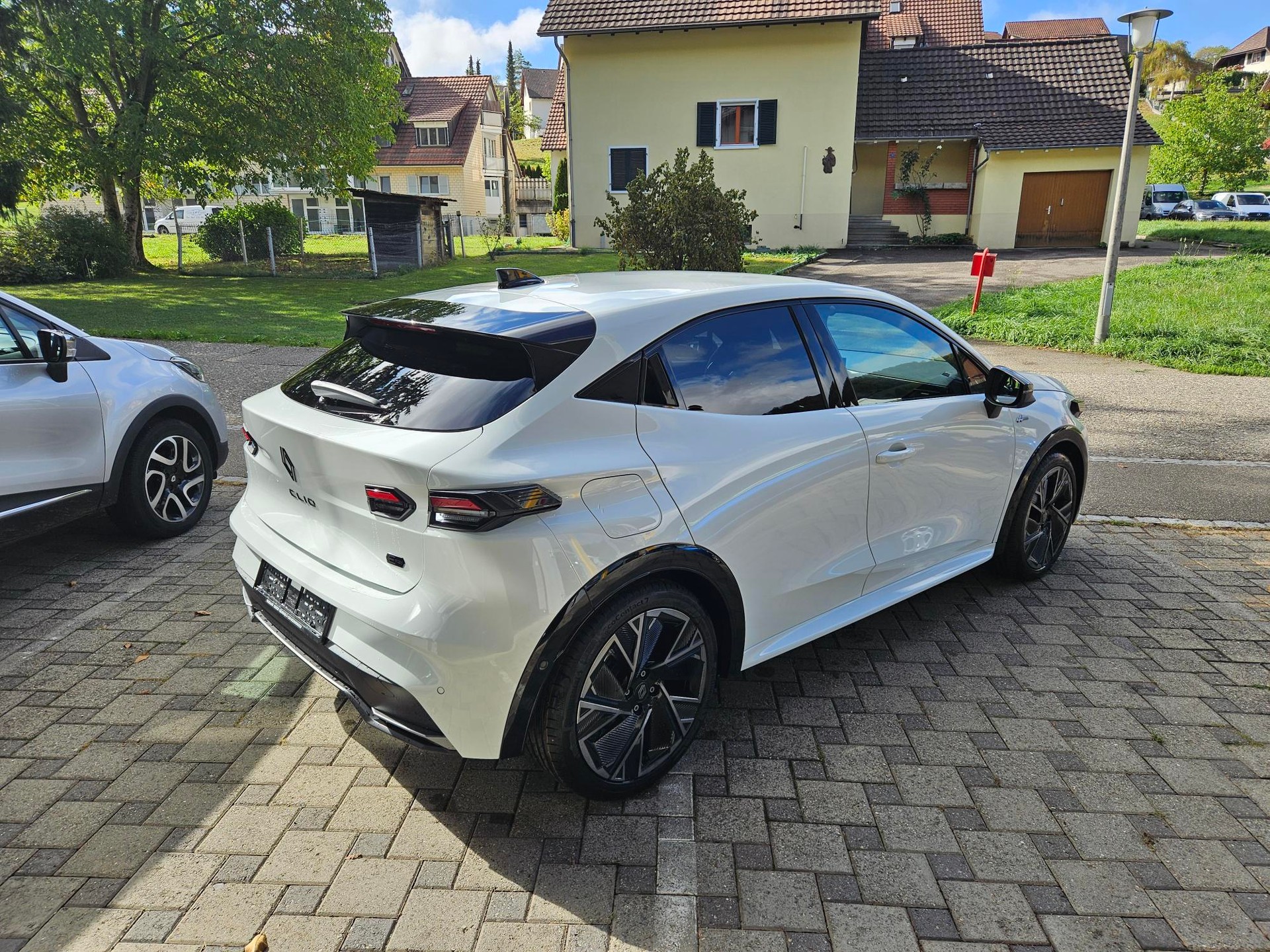 RENAULT Clio 1.8 E-Tech Esprit Alpine-image-9