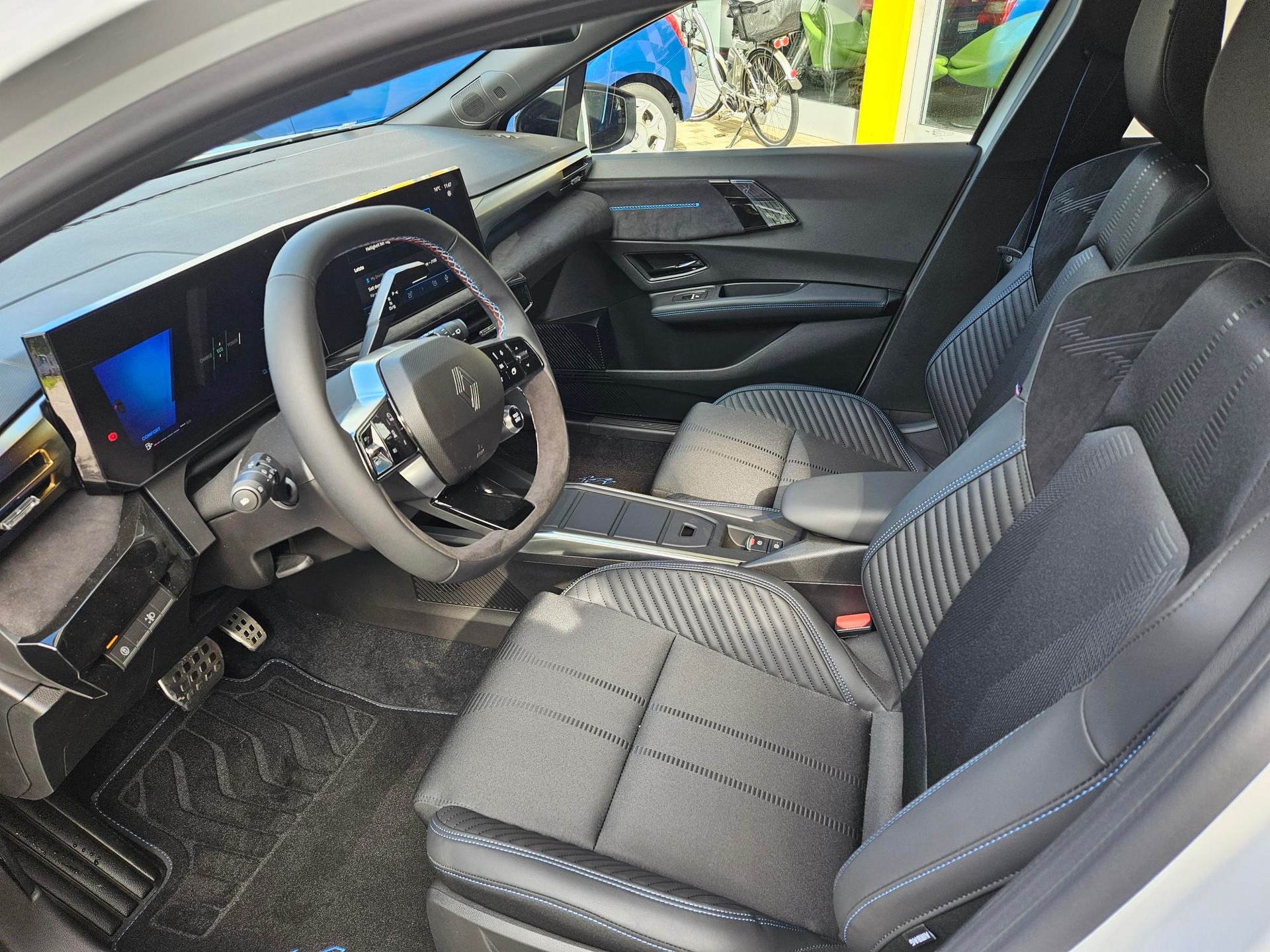 RENAULT Clio 1.8 E-Tech Esprit Alpine-image-6