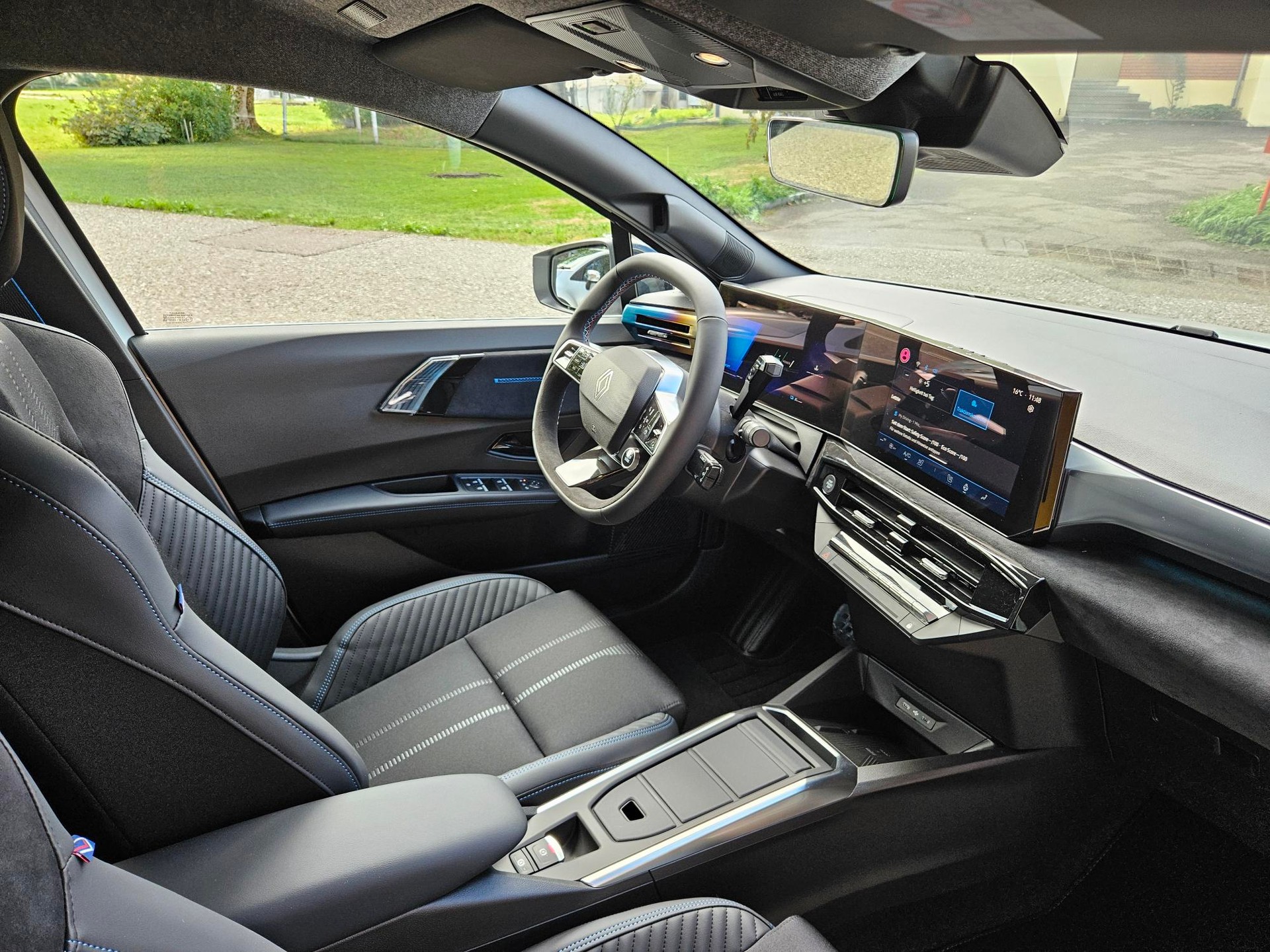 RENAULT Clio 1.8 E-Tech Esprit Alpine-image-15