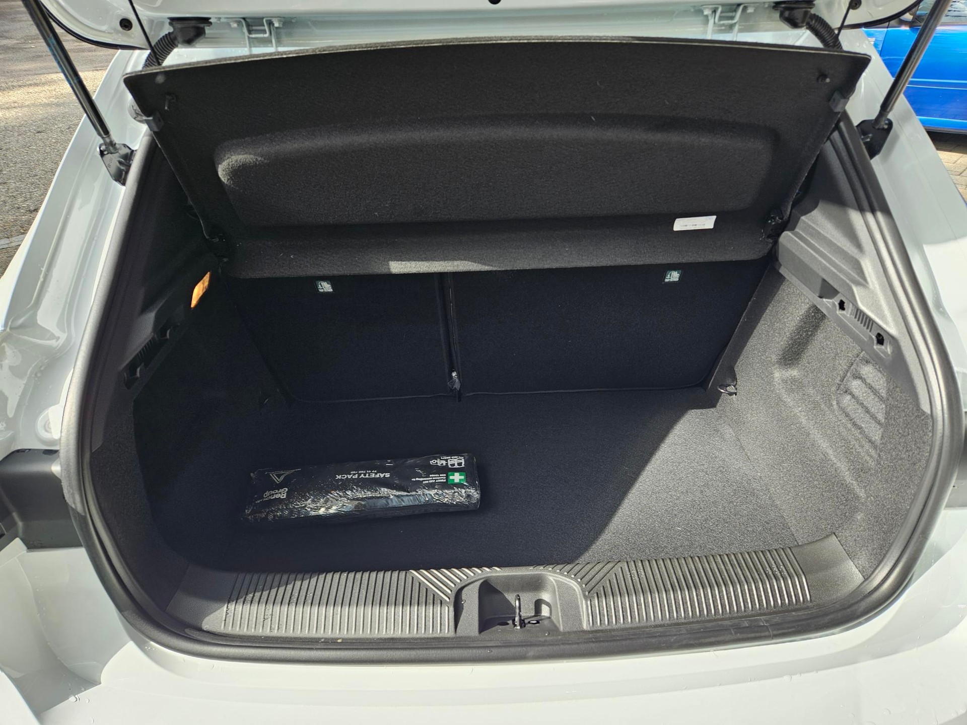 RENAULT Clio 1.8 E-Tech Esprit Alpine-image-8