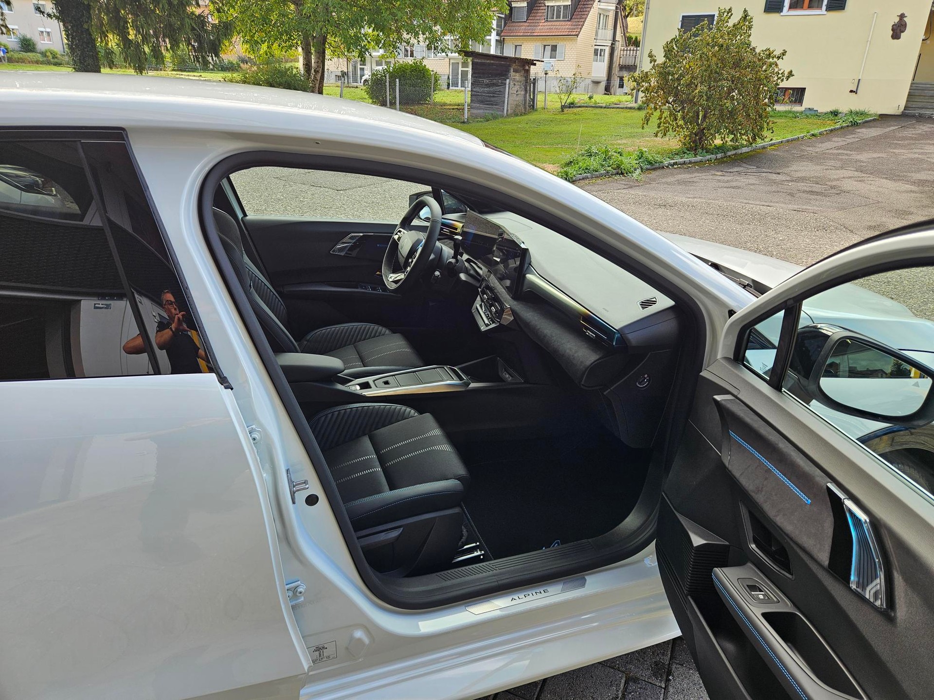RENAULT Clio 1.8 E-Tech Esprit Alpine-image-14