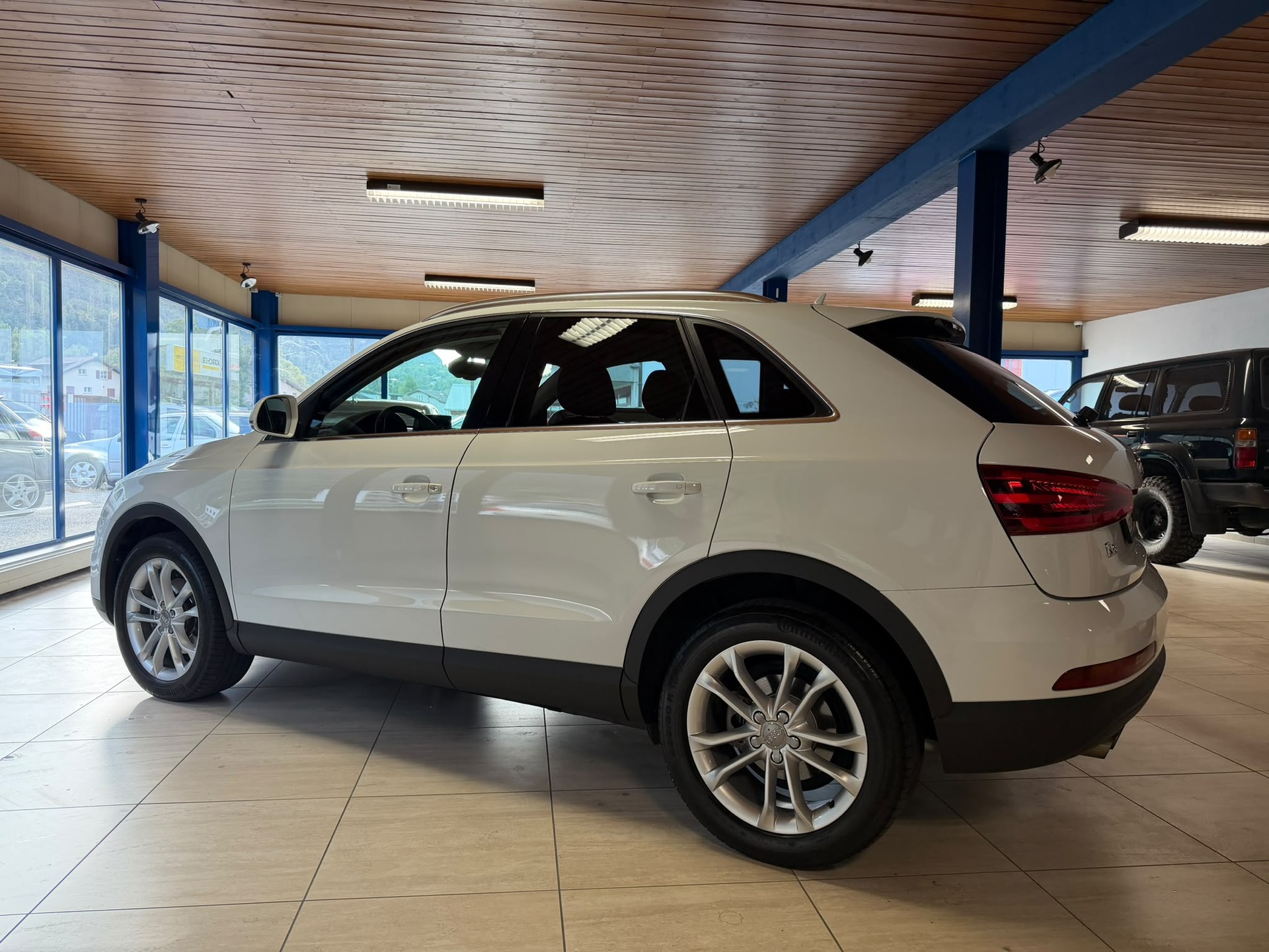 AUDI Q3 2.0 TFSI quattro S-tronic-image-8