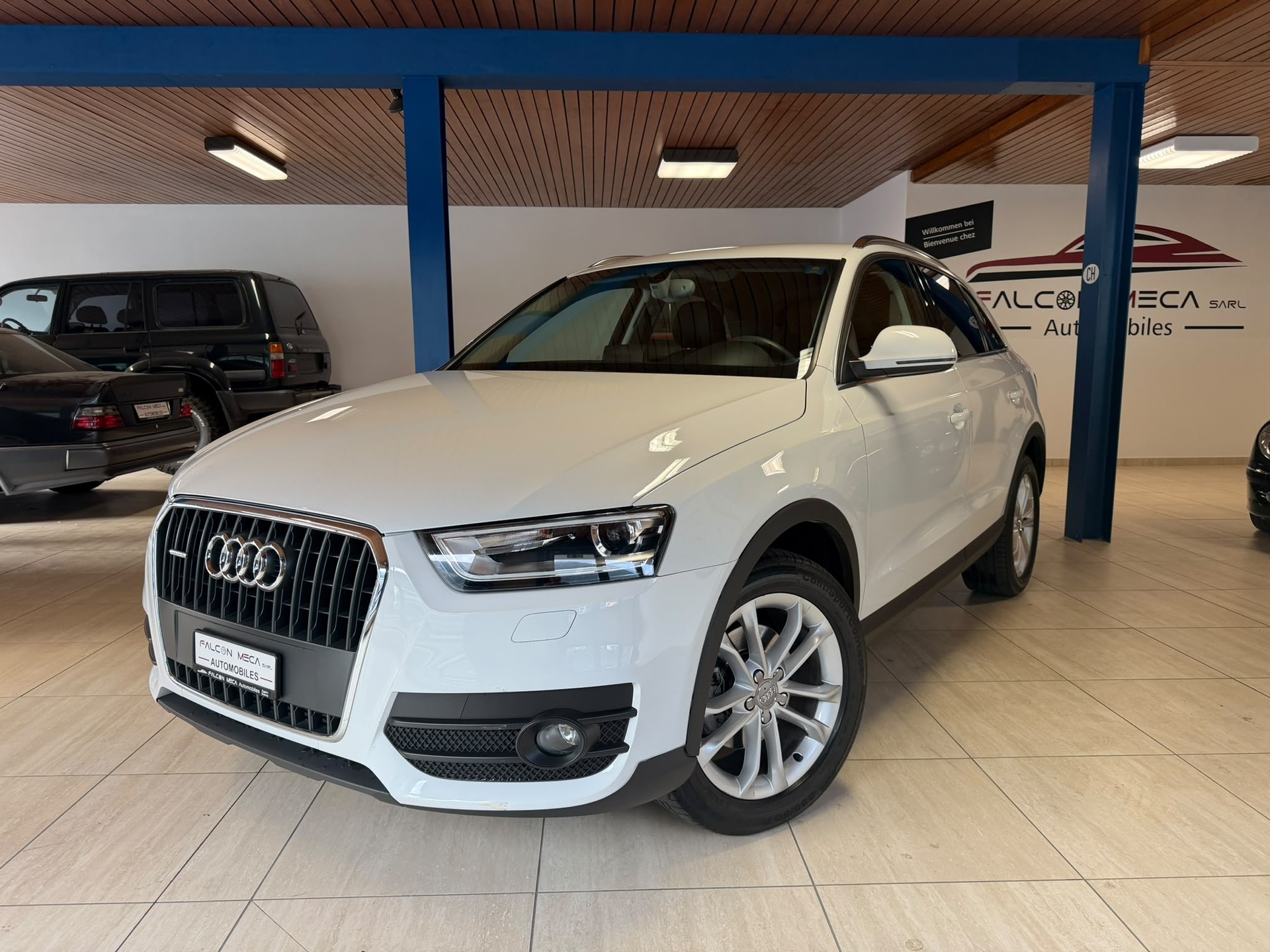 AUDI Q3 2.0 TFSI quattro S-tronic-image-4
