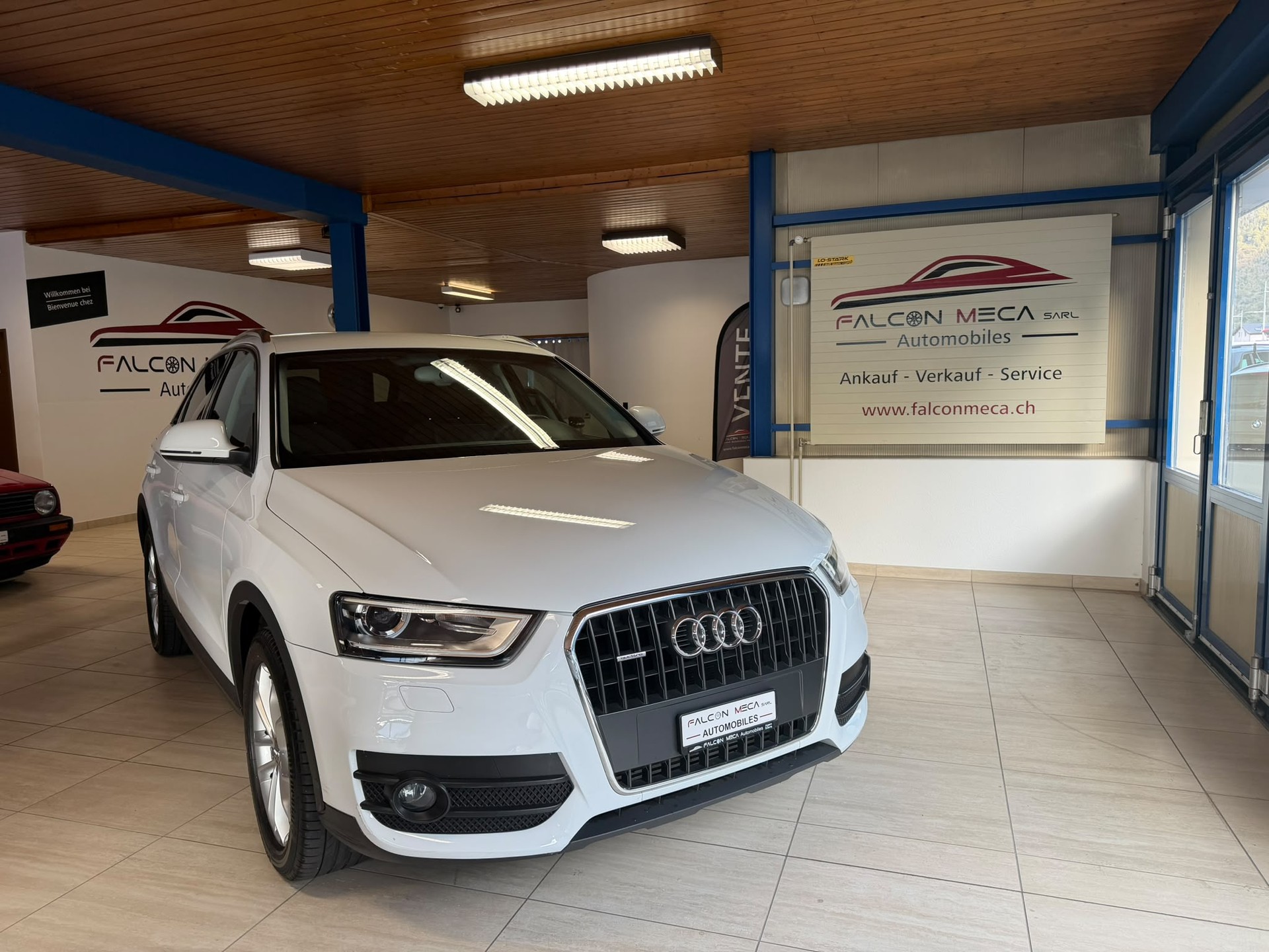 AUDI Q3 2.0 TFSI quattro S-tronic-image-2