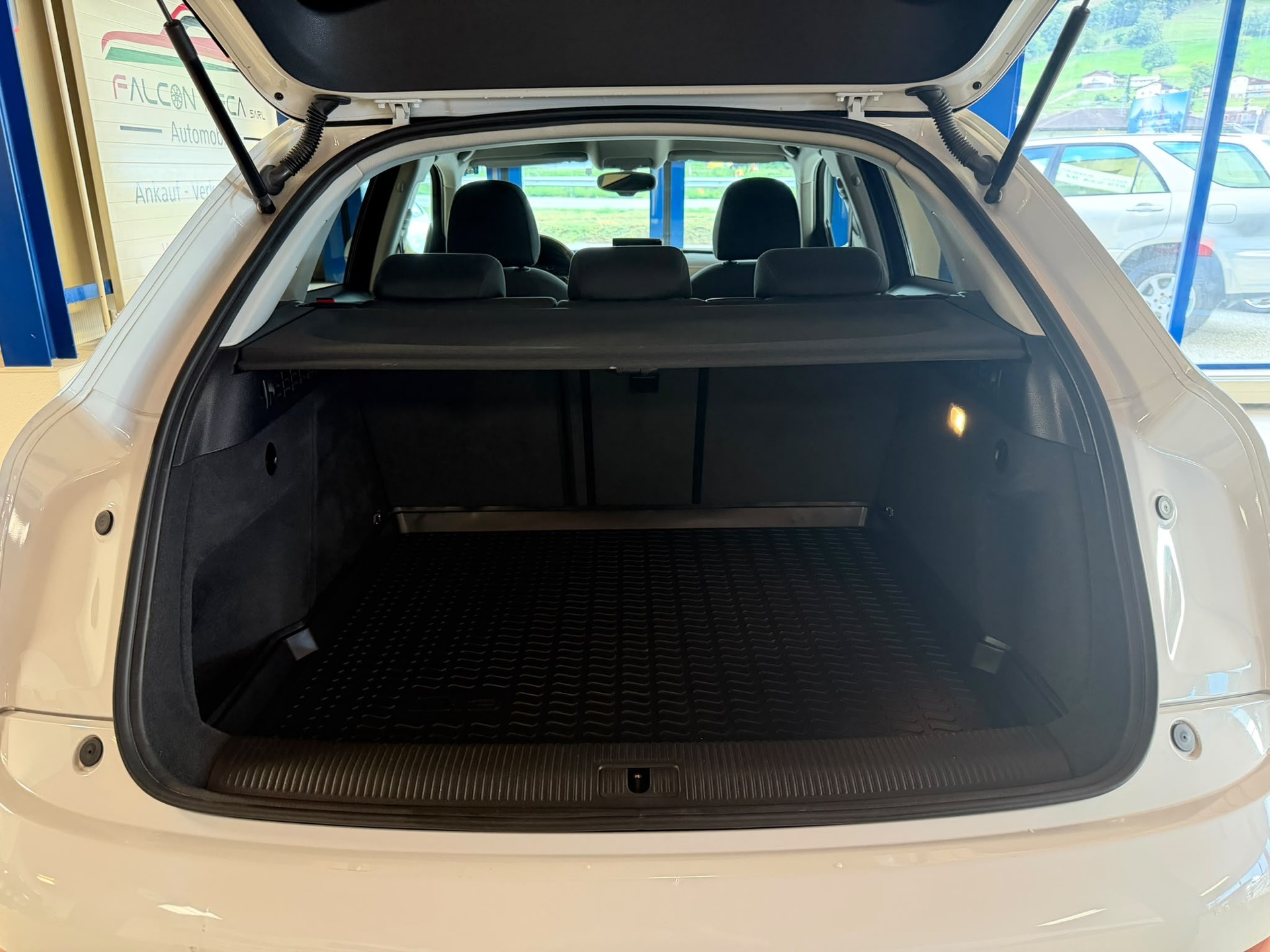 AUDI Q3 2.0 TFSI quattro S-tronic-image-21
