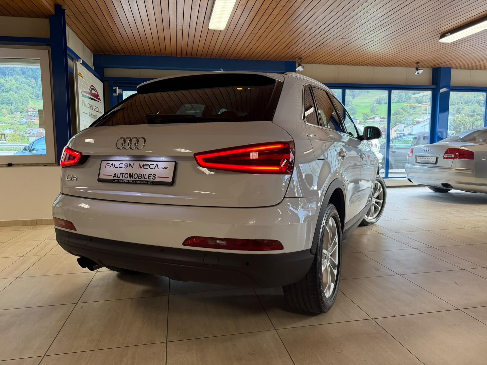 AUDI Q3 2.0 TFSI quattro S-tronic-image-14