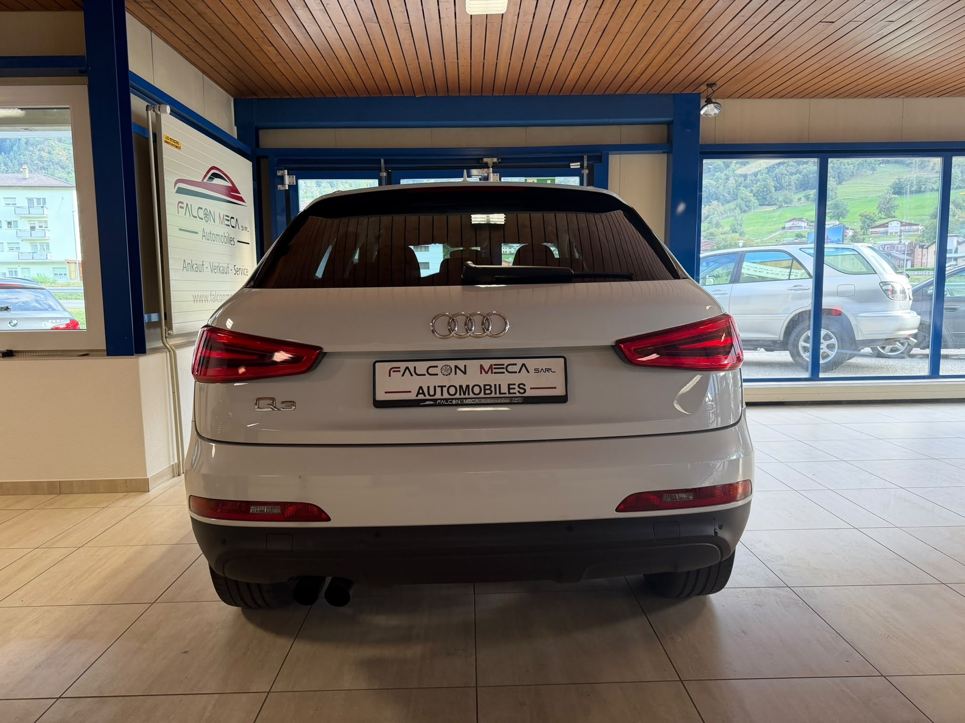 AUDI Q3 2.0 TFSI quattro S-tronic-image-11