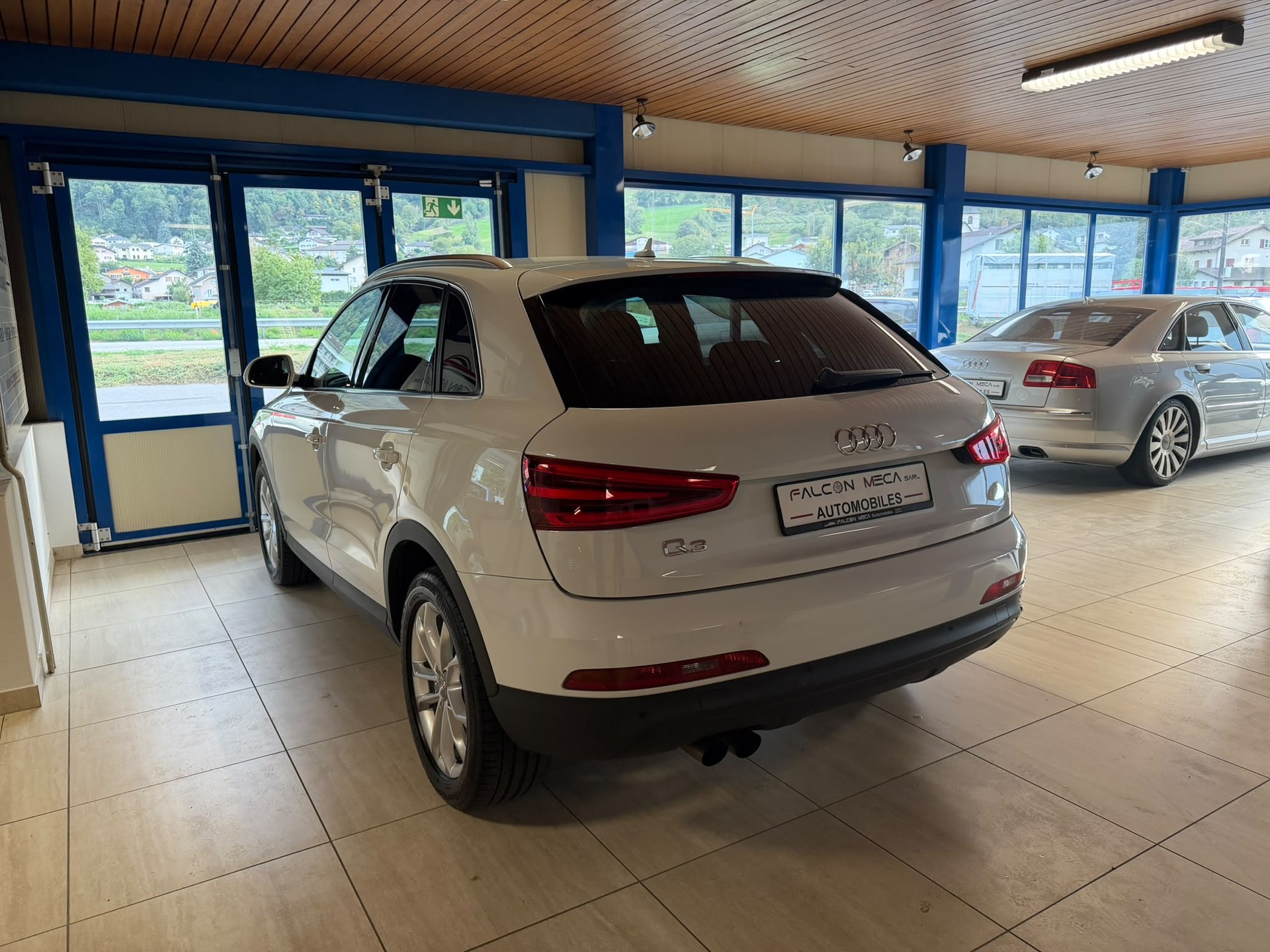 AUDI Q3 2.0 TFSI quattro S-tronic-image-10
