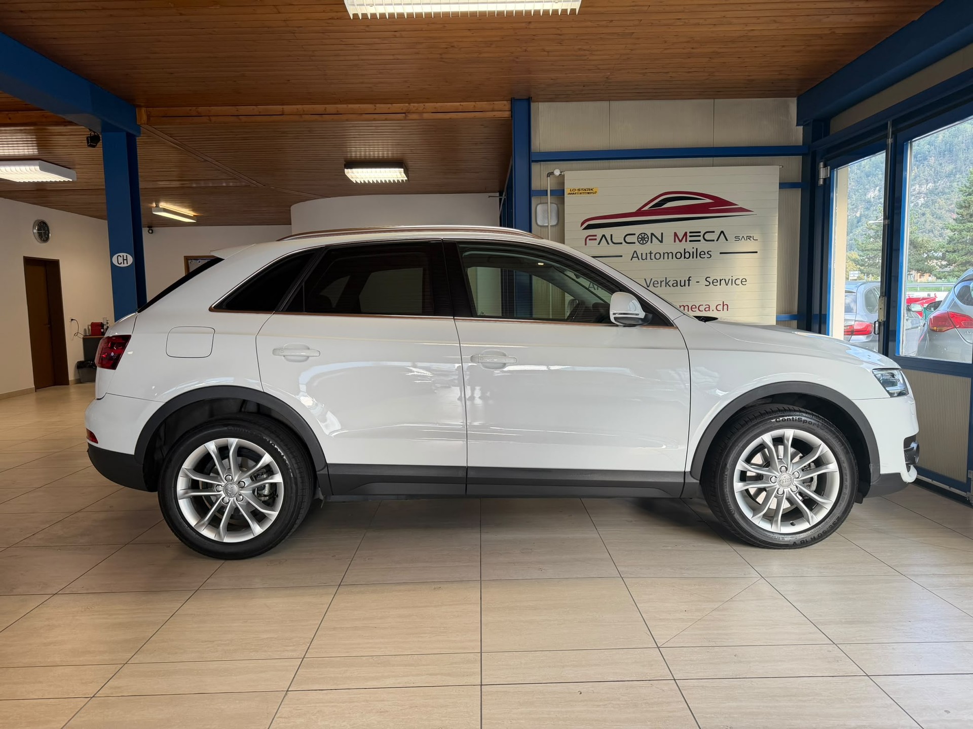 AUDI Q3 2.0 TFSI quattro S-tronic-image-7