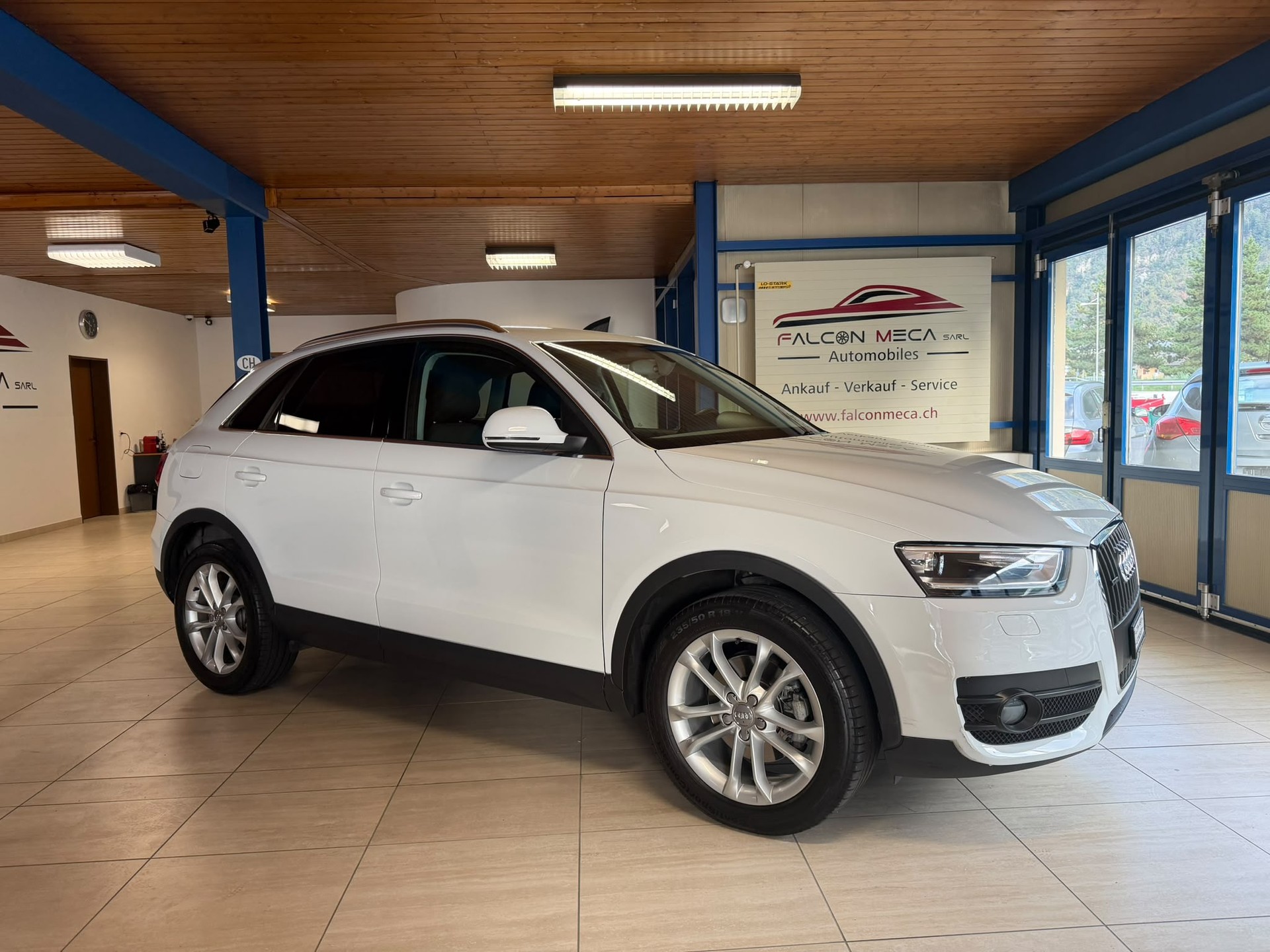 AUDI Q3 2.0 TFSI quattro S-tronic-image-1