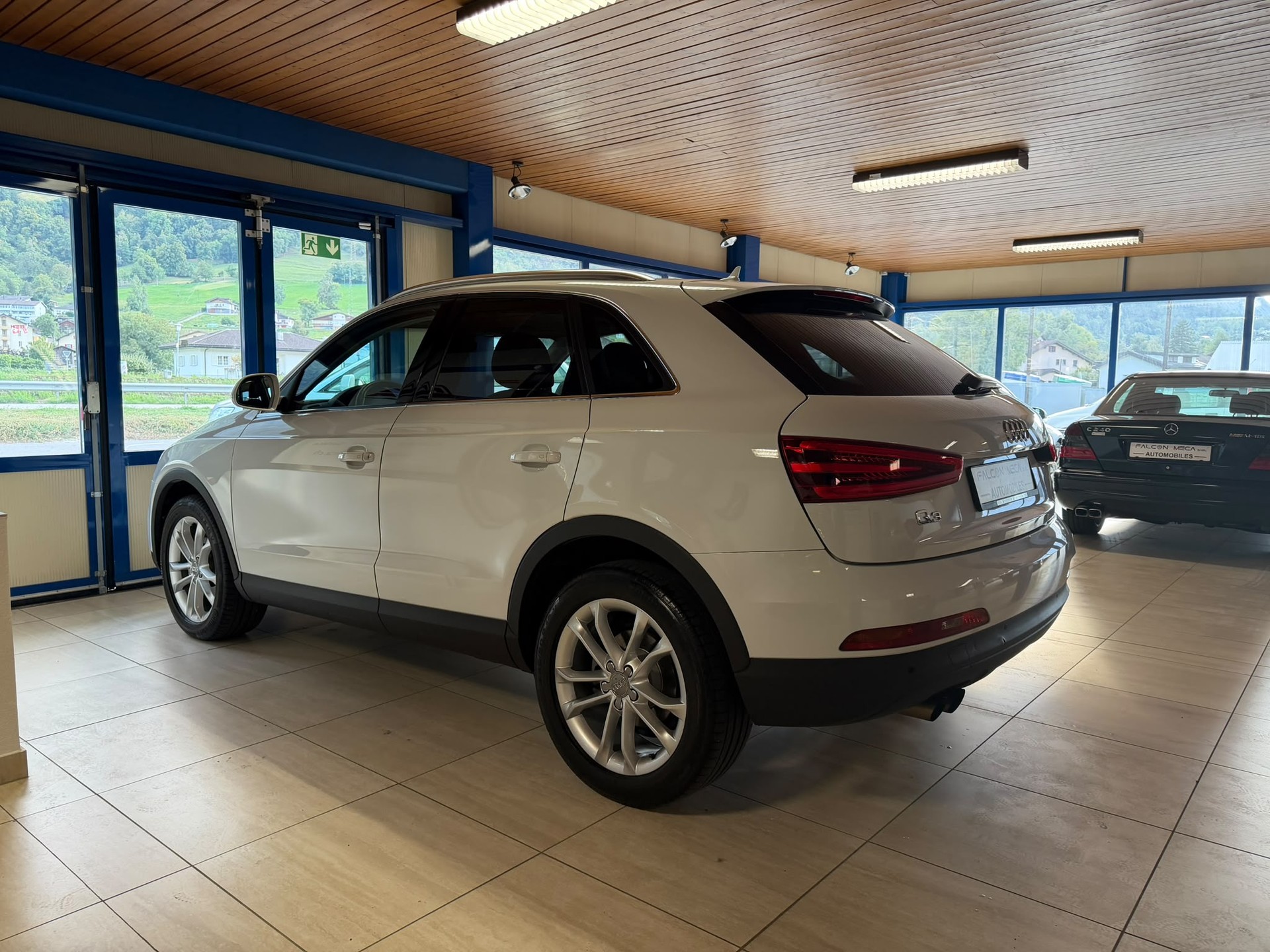 AUDI Q3 2.0 TFSI quattro S-tronic-image-9