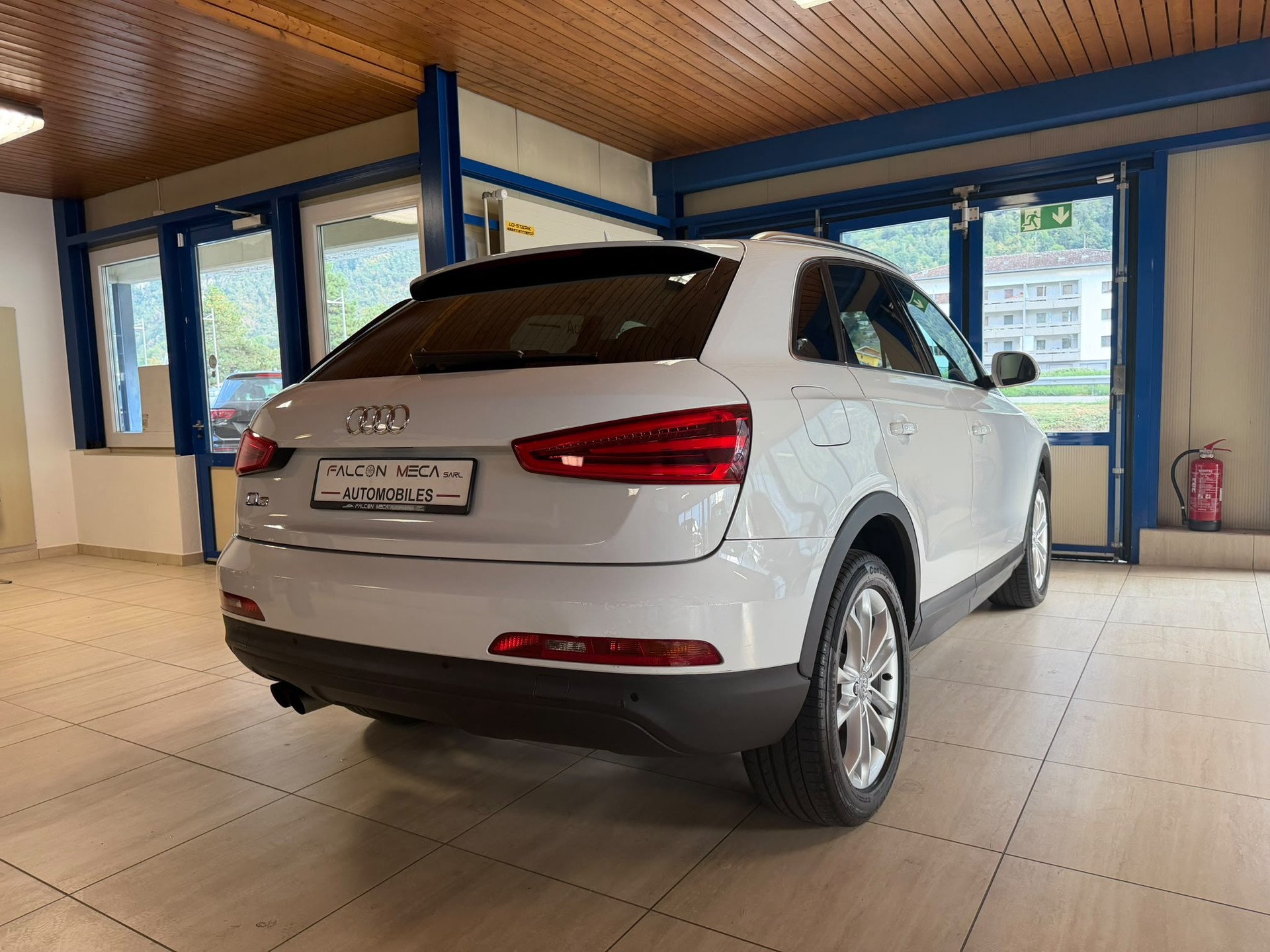 AUDI Q3 2.0 TFSI quattro S-tronic-image-12