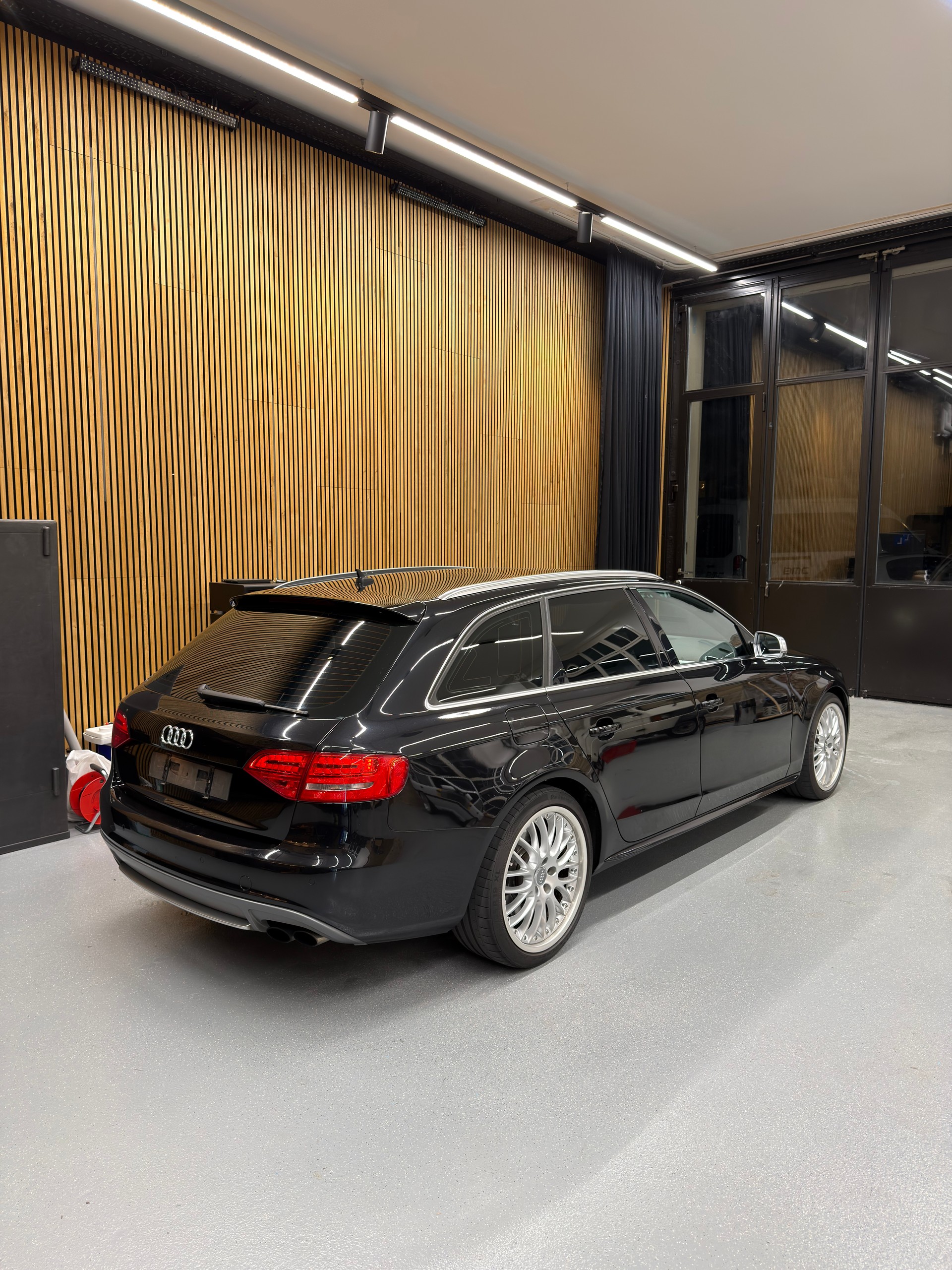 AUDI 3.0 V6 TFSI quattro S-Tronic-image-2