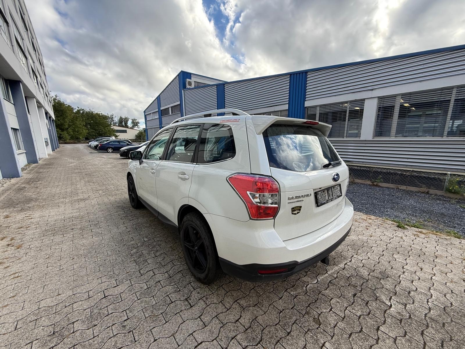 SUBARU Forester 2.0D Luxury-image-2