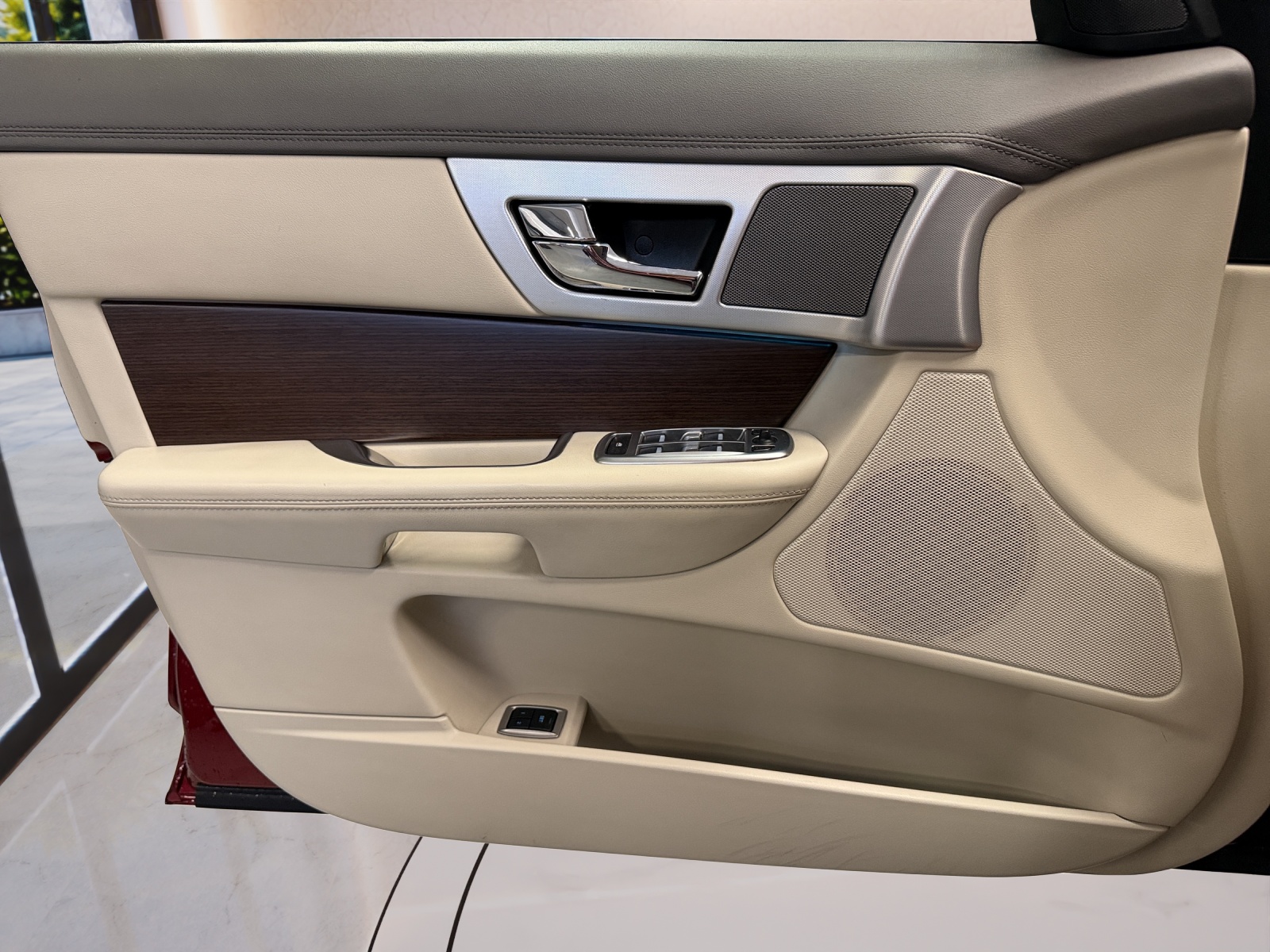 JAGUAR XF 3.0 V6 S/C Premium Luxury 4x4-image-13