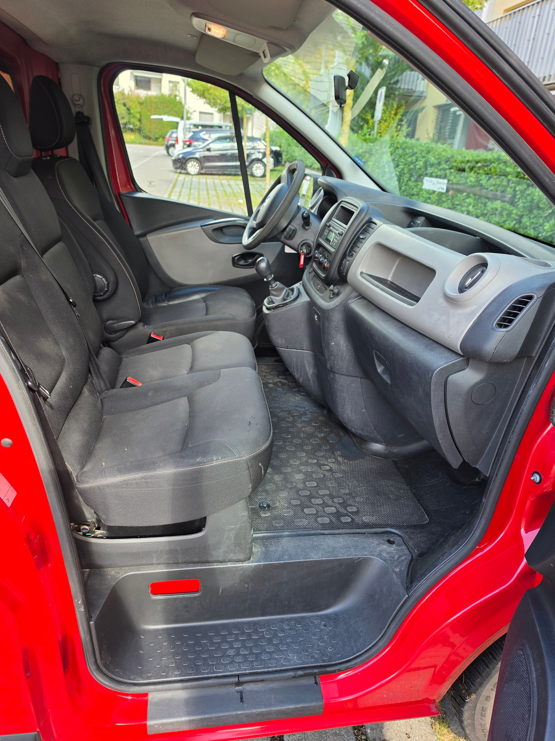 RENAULT Trafic-image-8