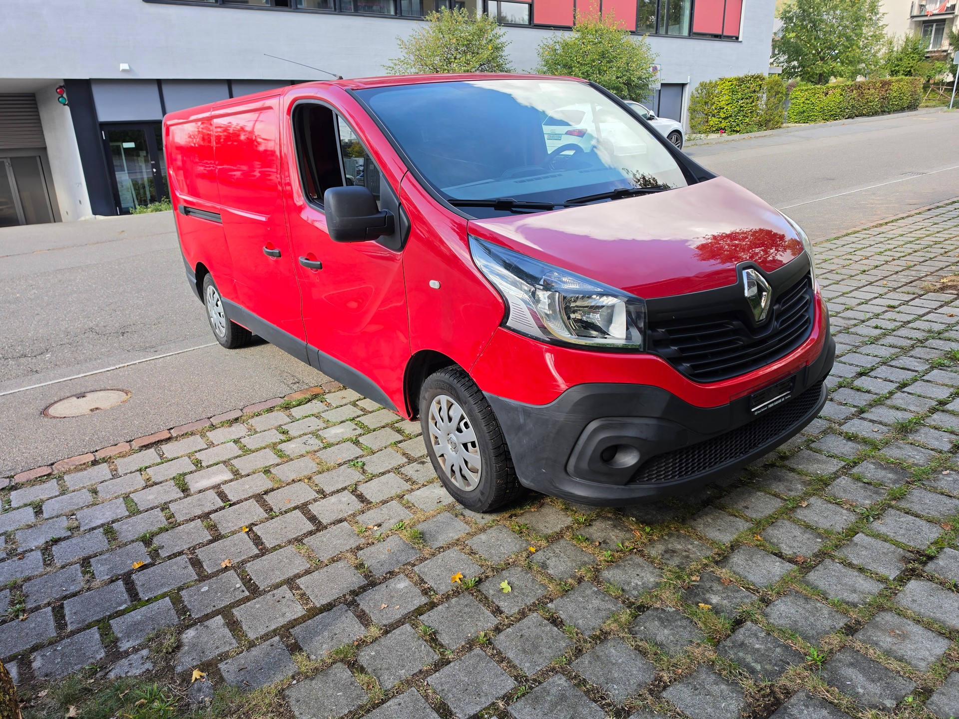 RENAULT Trafic-image-1