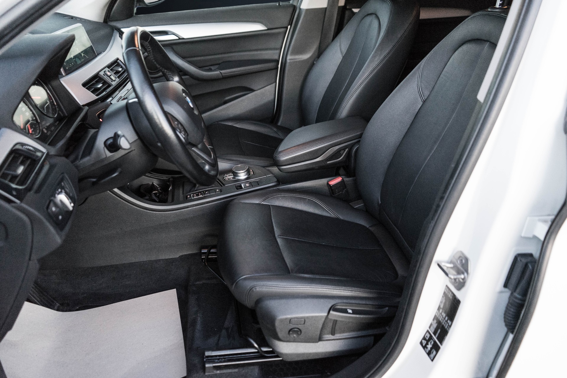 BMW X1 xDrive 18d Sport Line Steptronic-image-9