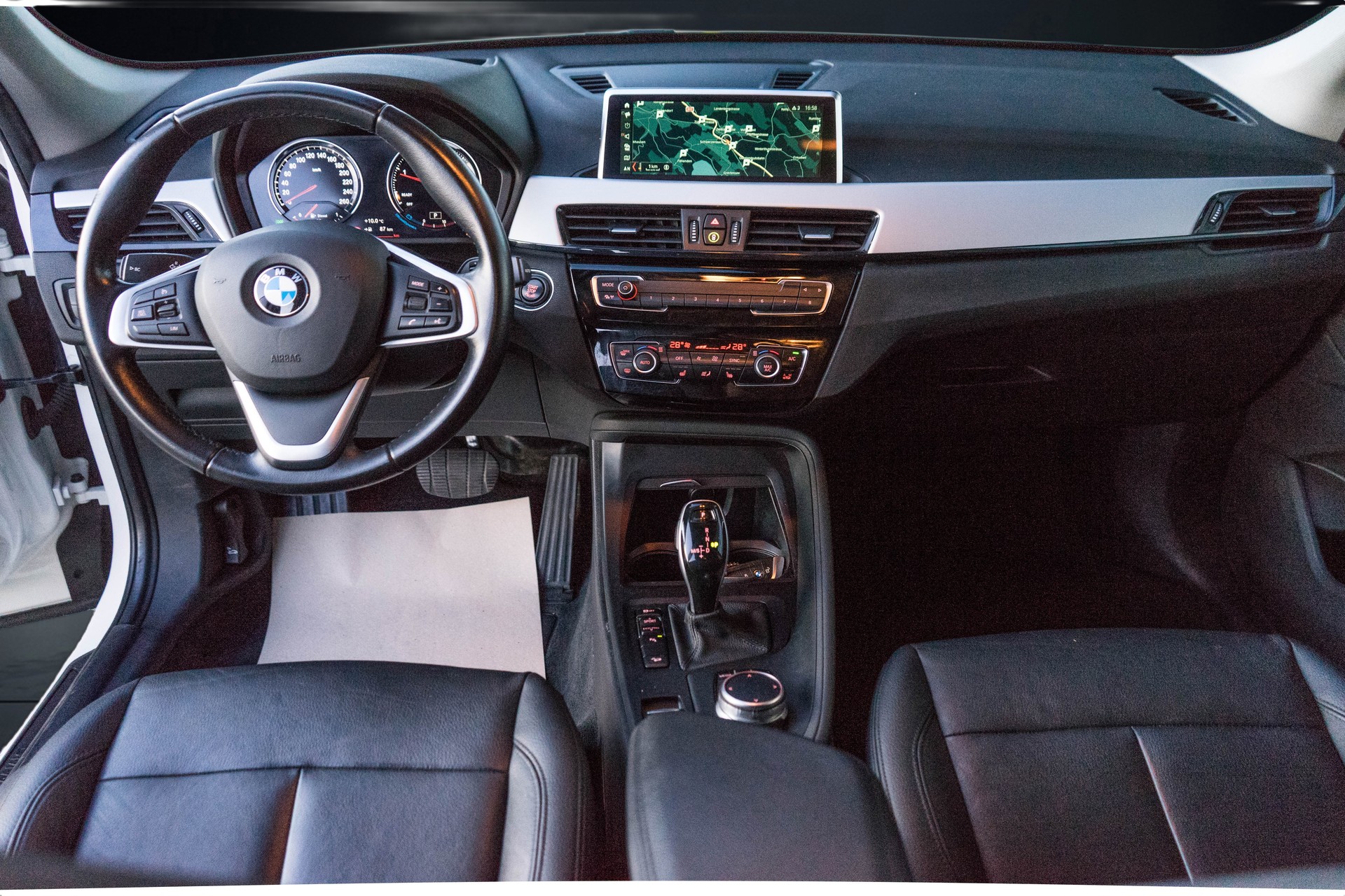 BMW X1 xDrive 18d Sport Line Steptronic-image-11