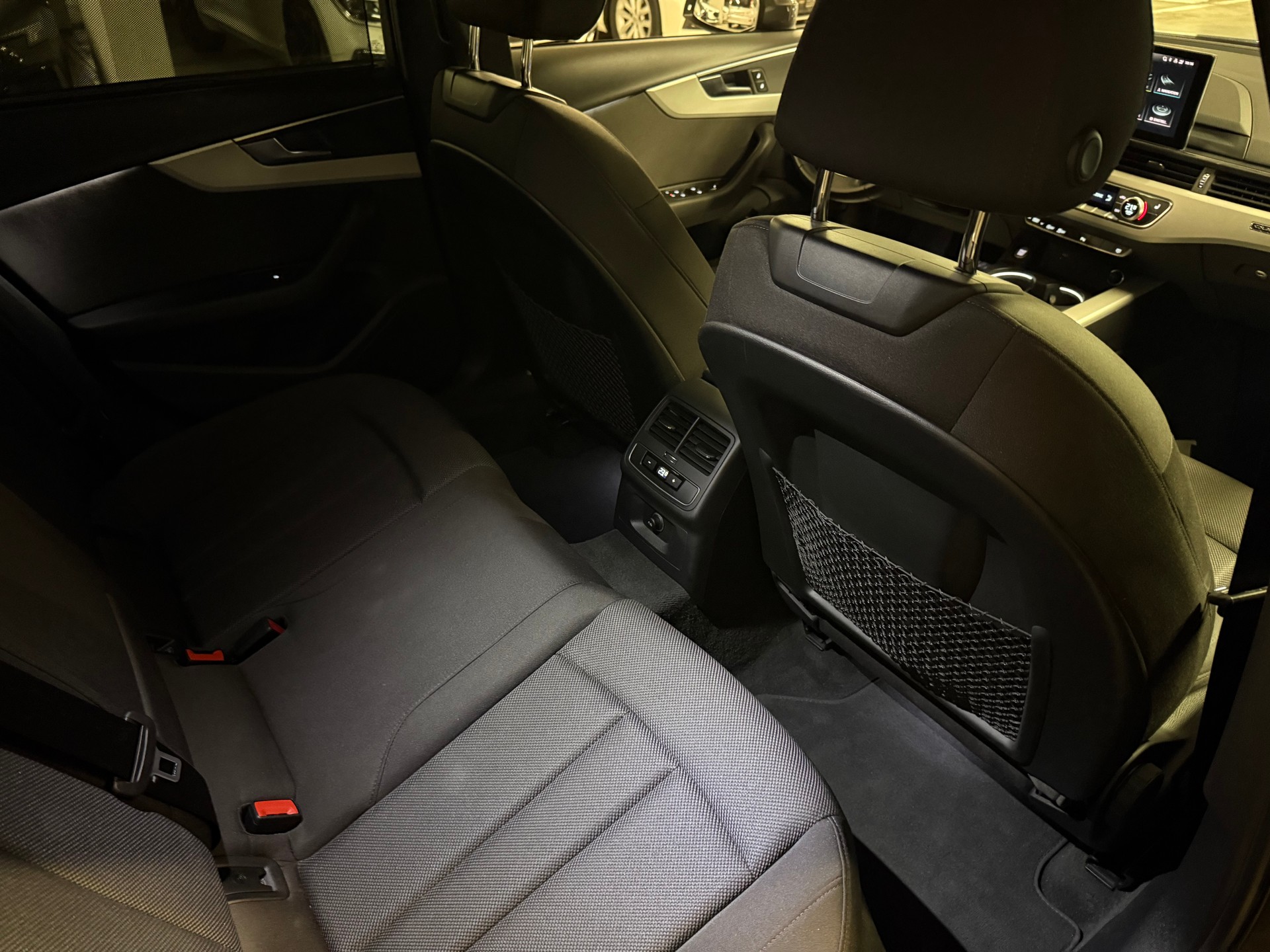 AUDI A4 Limousine 40 TDI advanced quattro S-tronic AHK, RF- Kamera-image-10