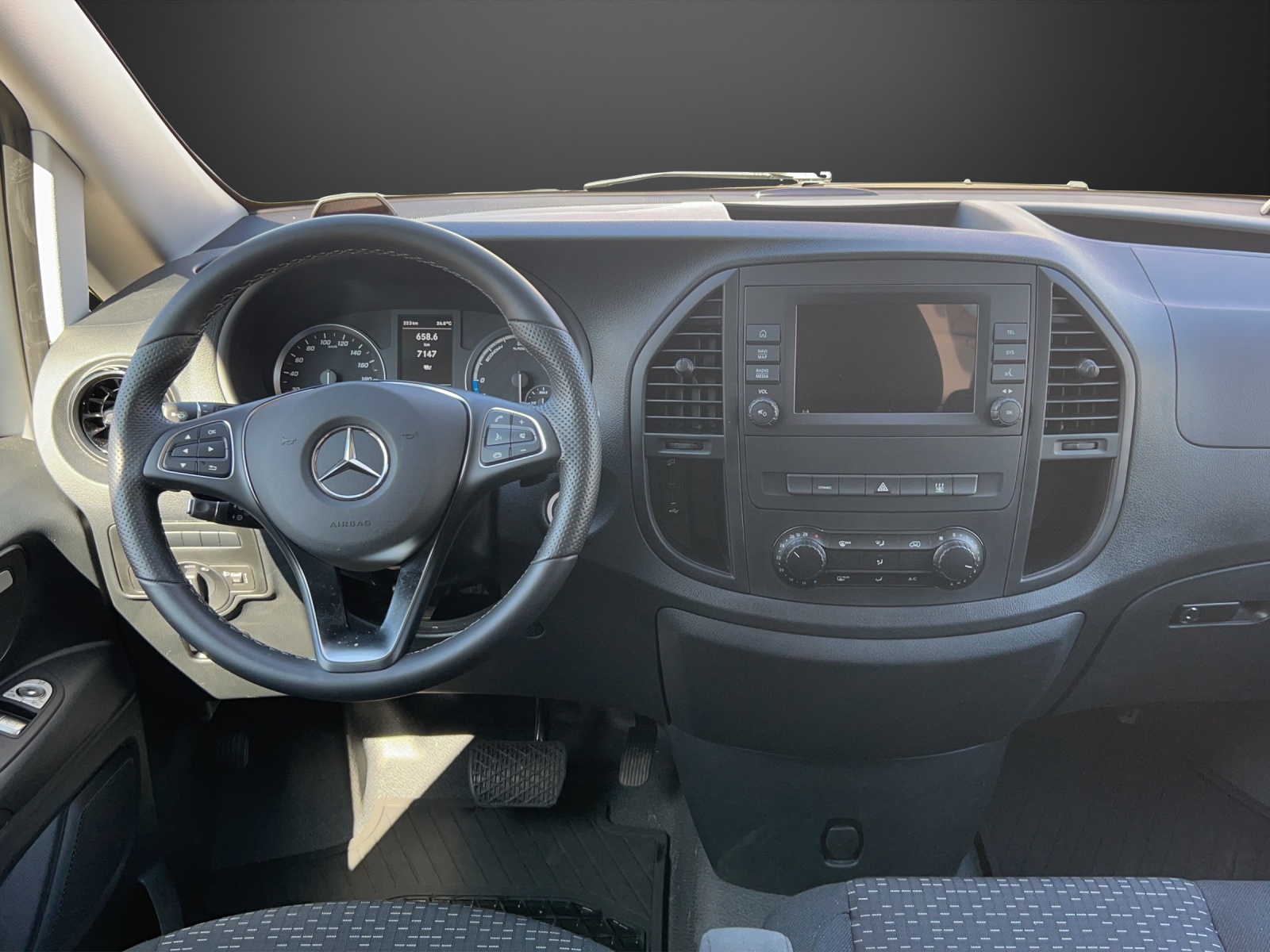MERCEDES-BENZ eVito 112 Lang-image-8