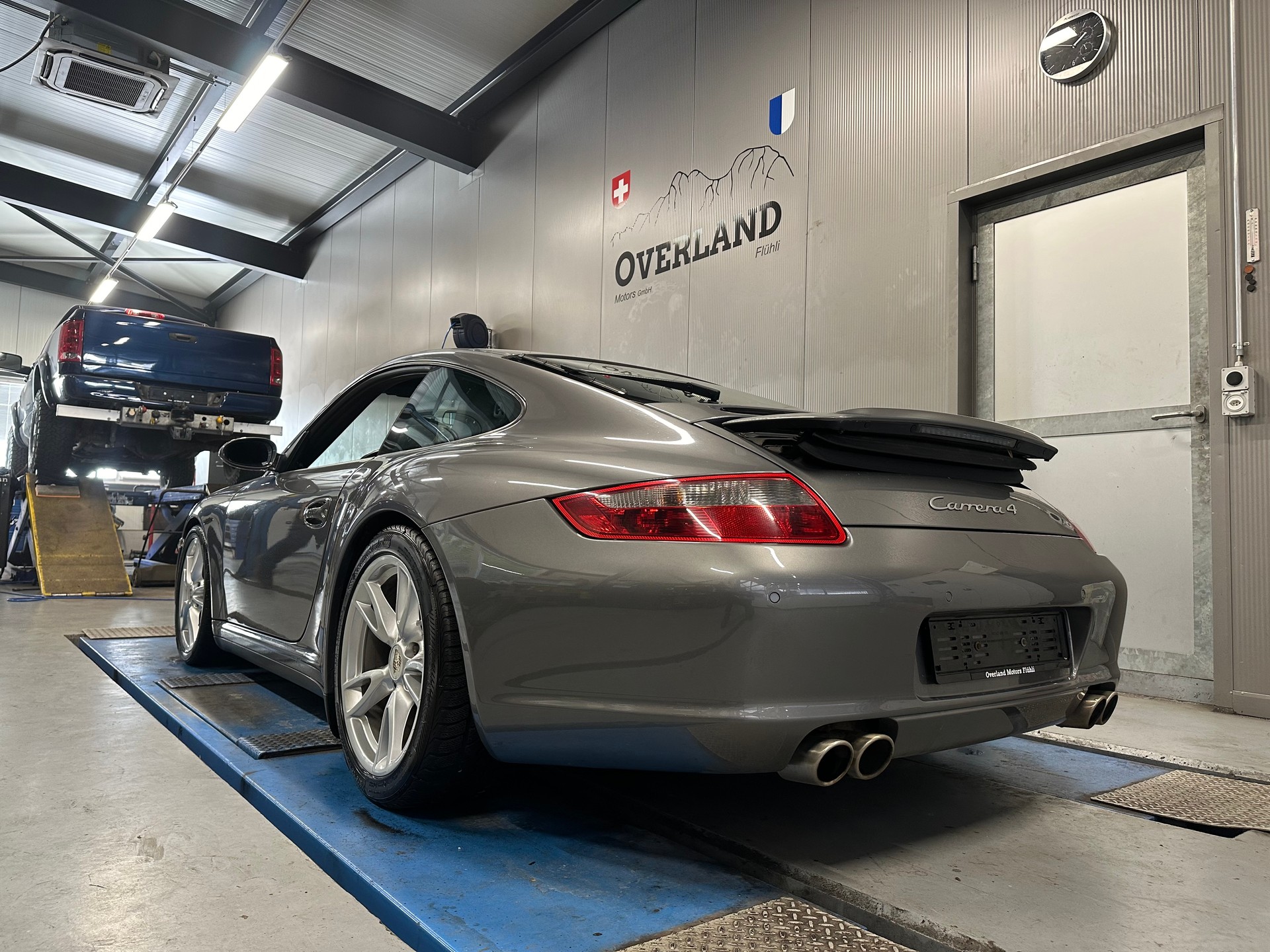 PORSCHE 911 Carrera 4-image-2