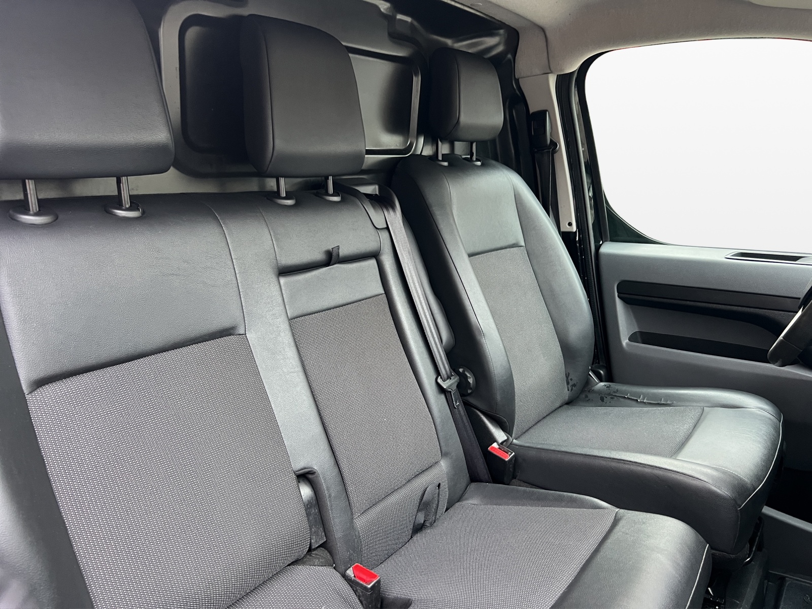 PEUGEOT Expert 2.0 BlueHDi 120 S&S Premium Standard EAT8-image-15