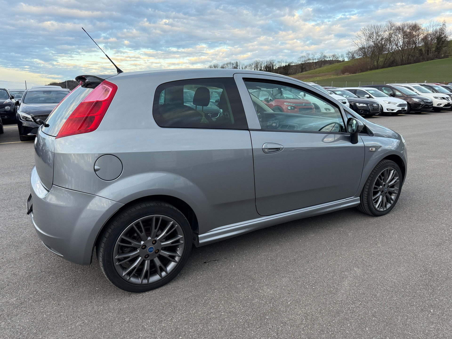 FIAT Punto 1.4 16V Dynamic-image-10