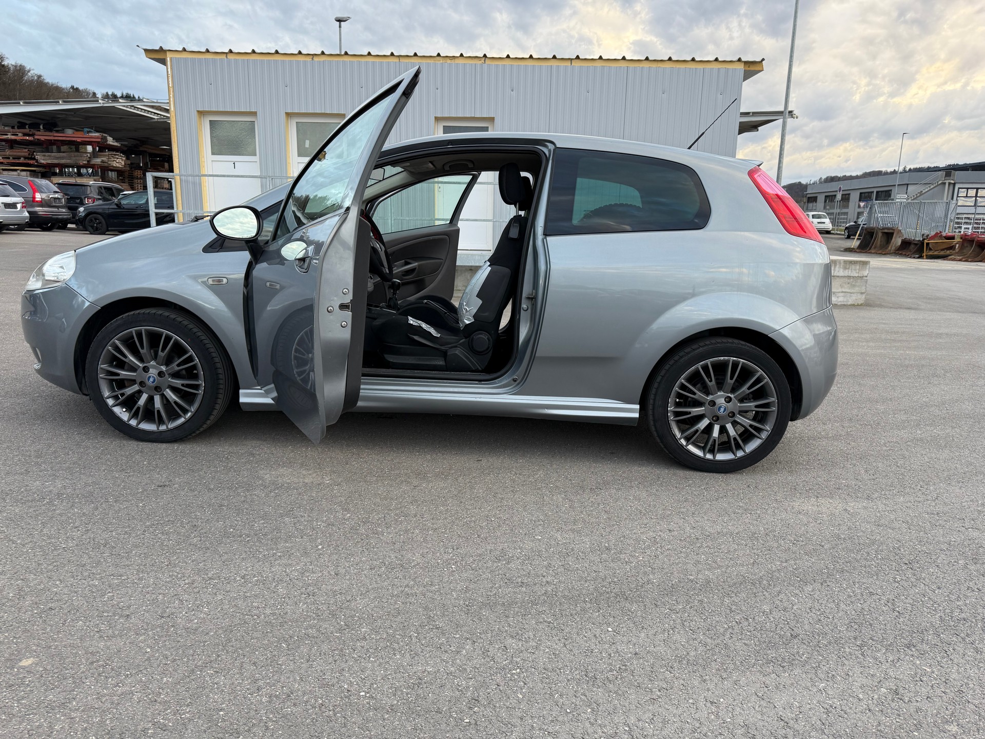 FIAT Punto 1.4 16V Dynamic-image-2