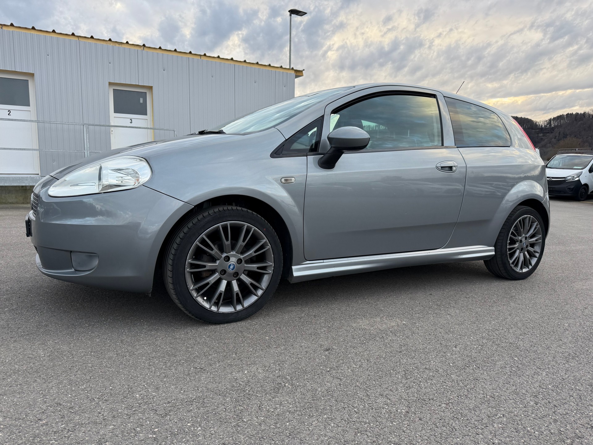 FIAT Punto 1.4 16V Dynamic-image-9
